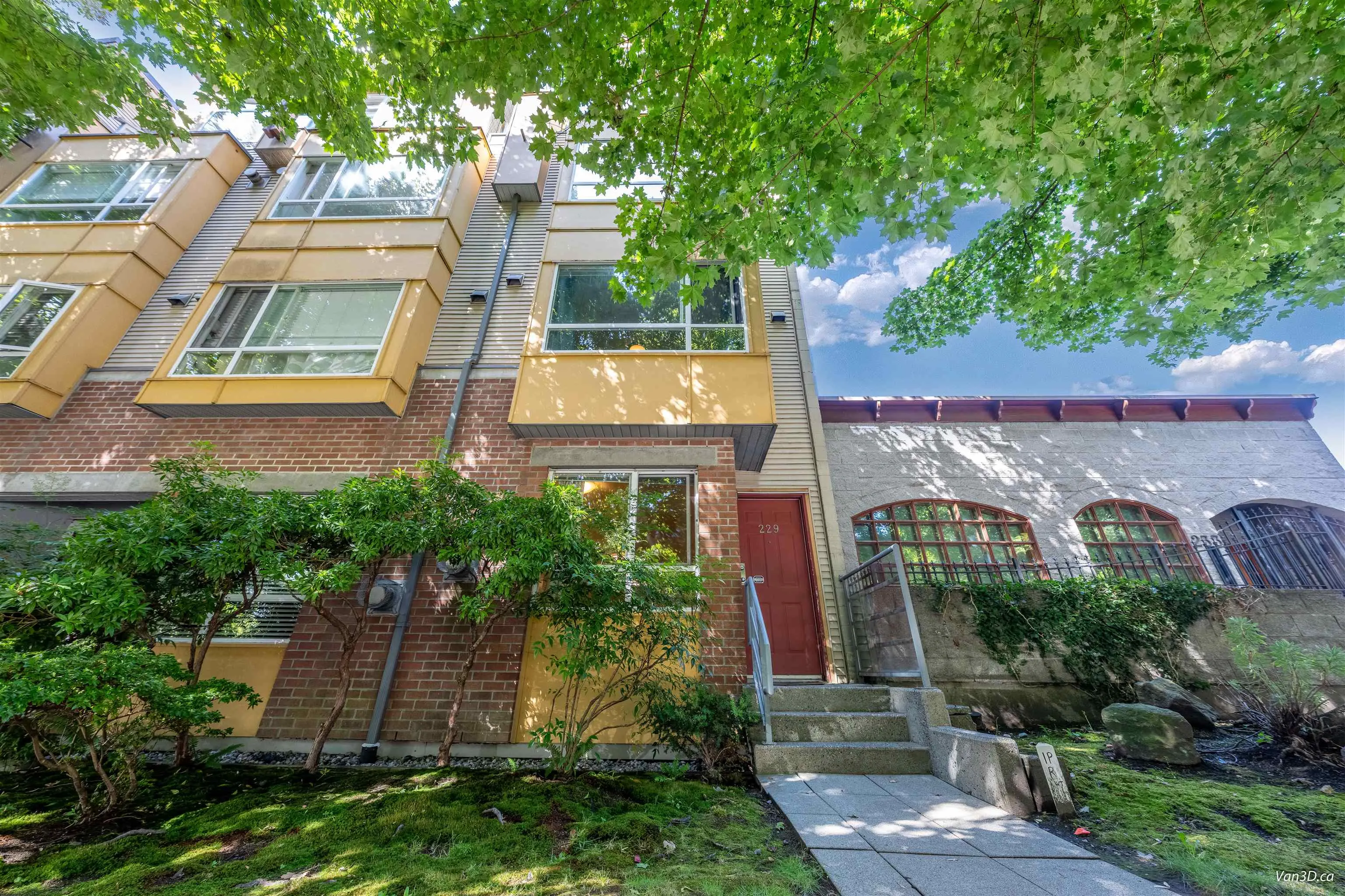 229 E 11th Avenue