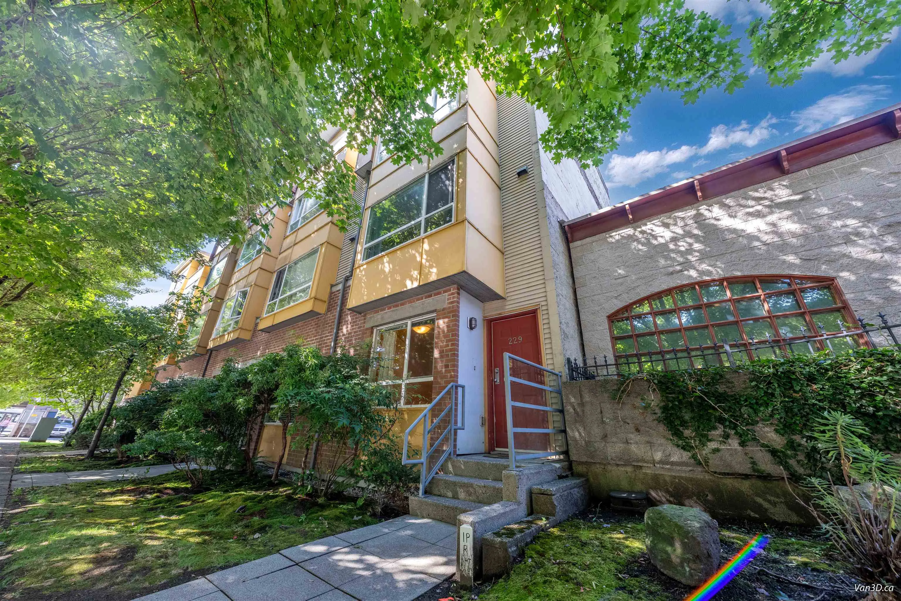 229 E 11th Avenue