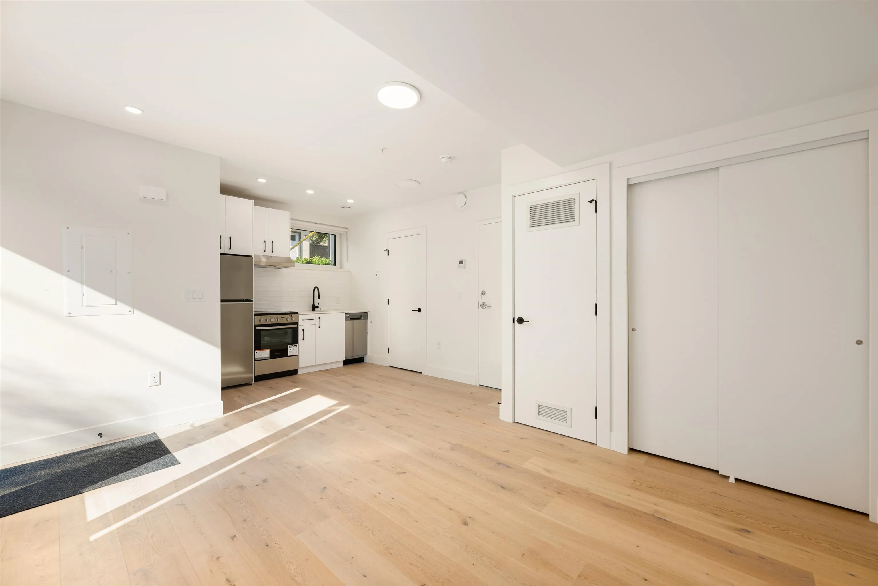 TH6 610 E 3rd Street