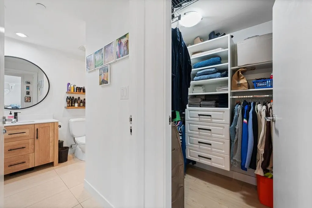 305 638 Beach Crescent