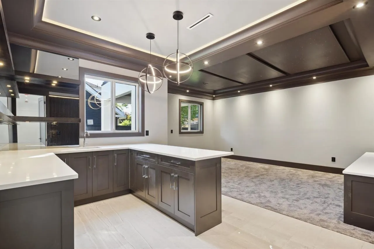 9371 Pinewell Crescent