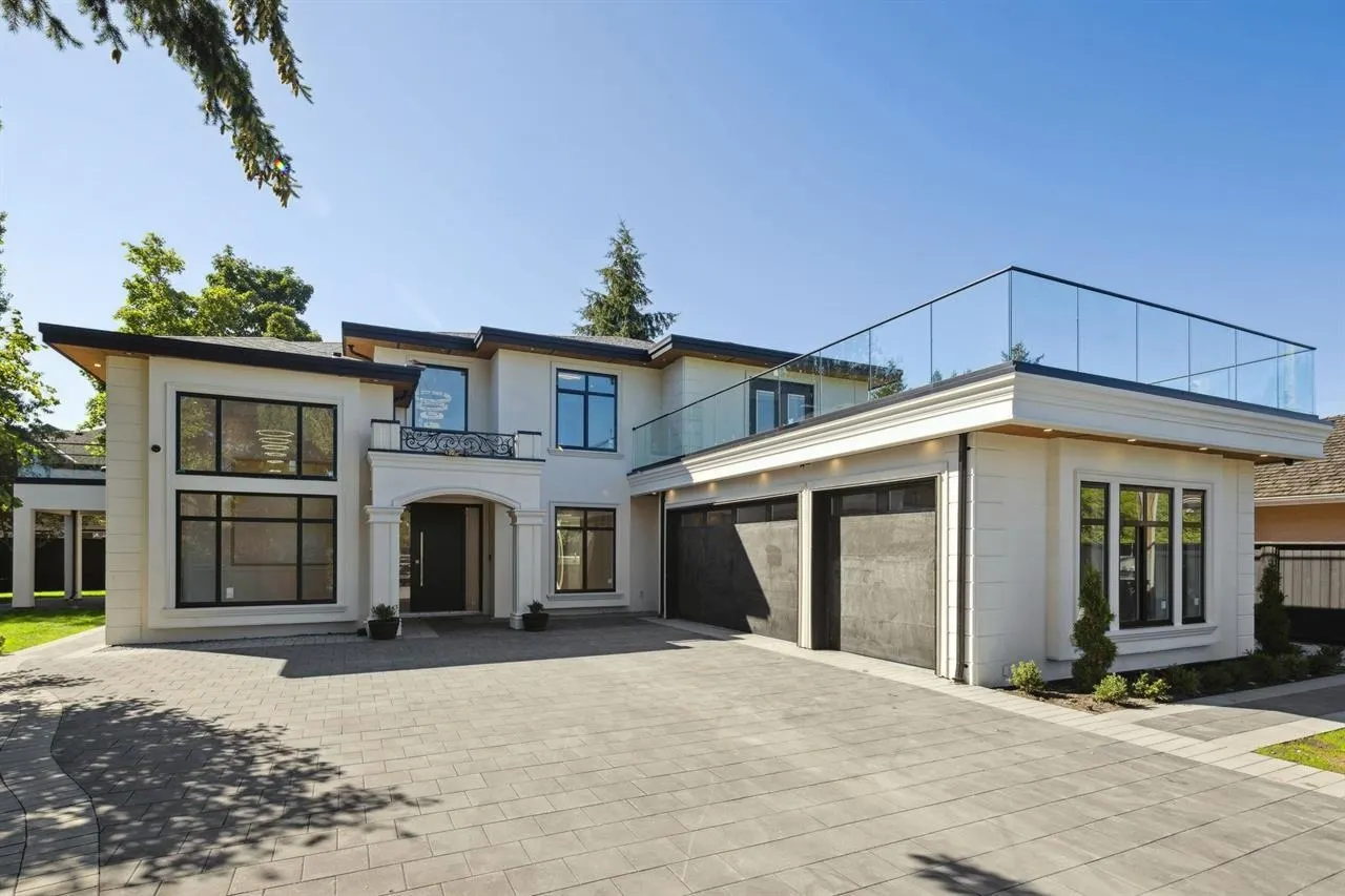 9371 Pinewell Crescent