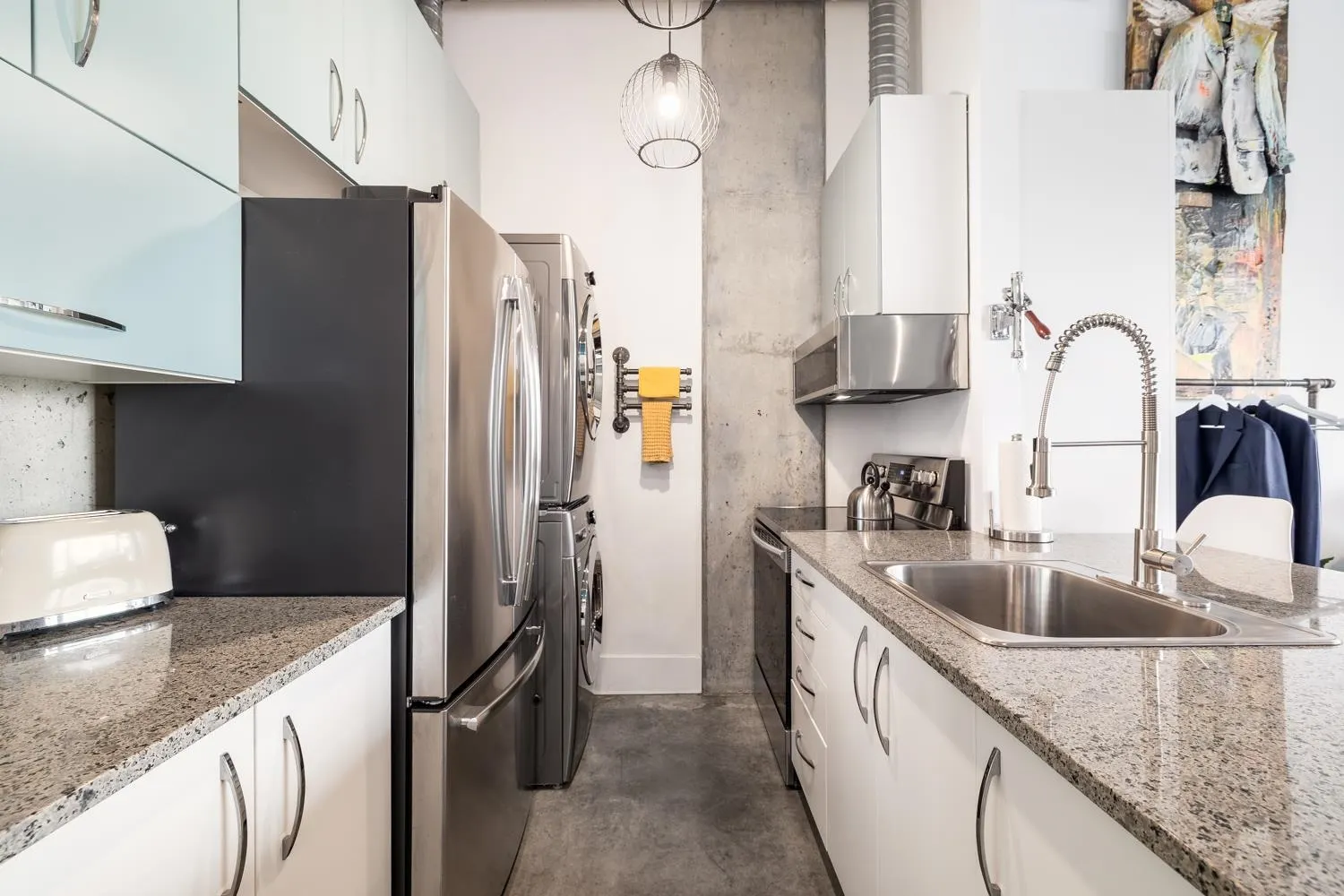 204 228 E 4 Avenue