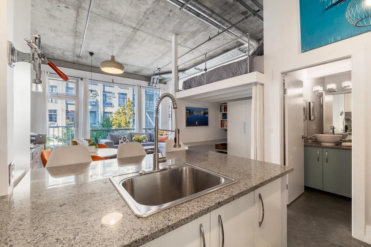 204 228 E 4 Avenue