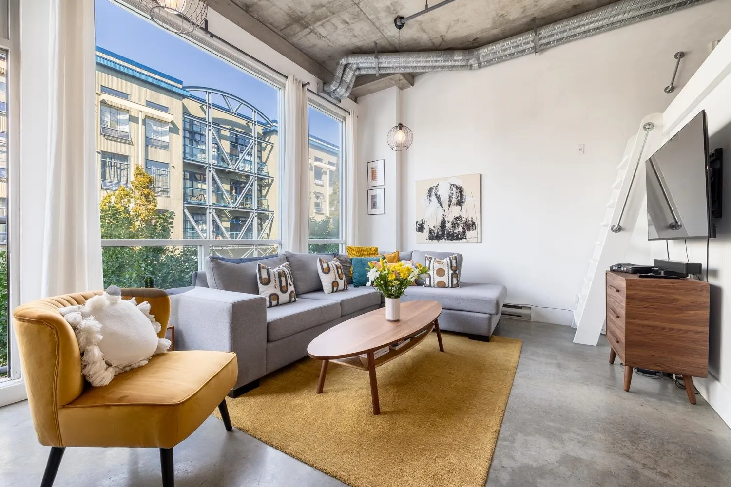 204 228 E 4 Avenue