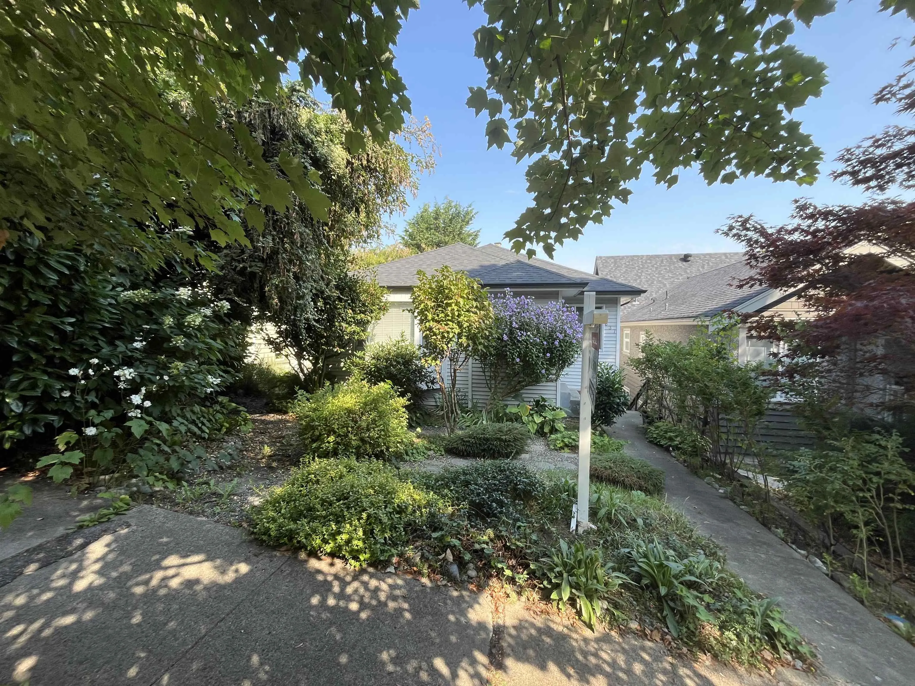 637 W 24th Avenue