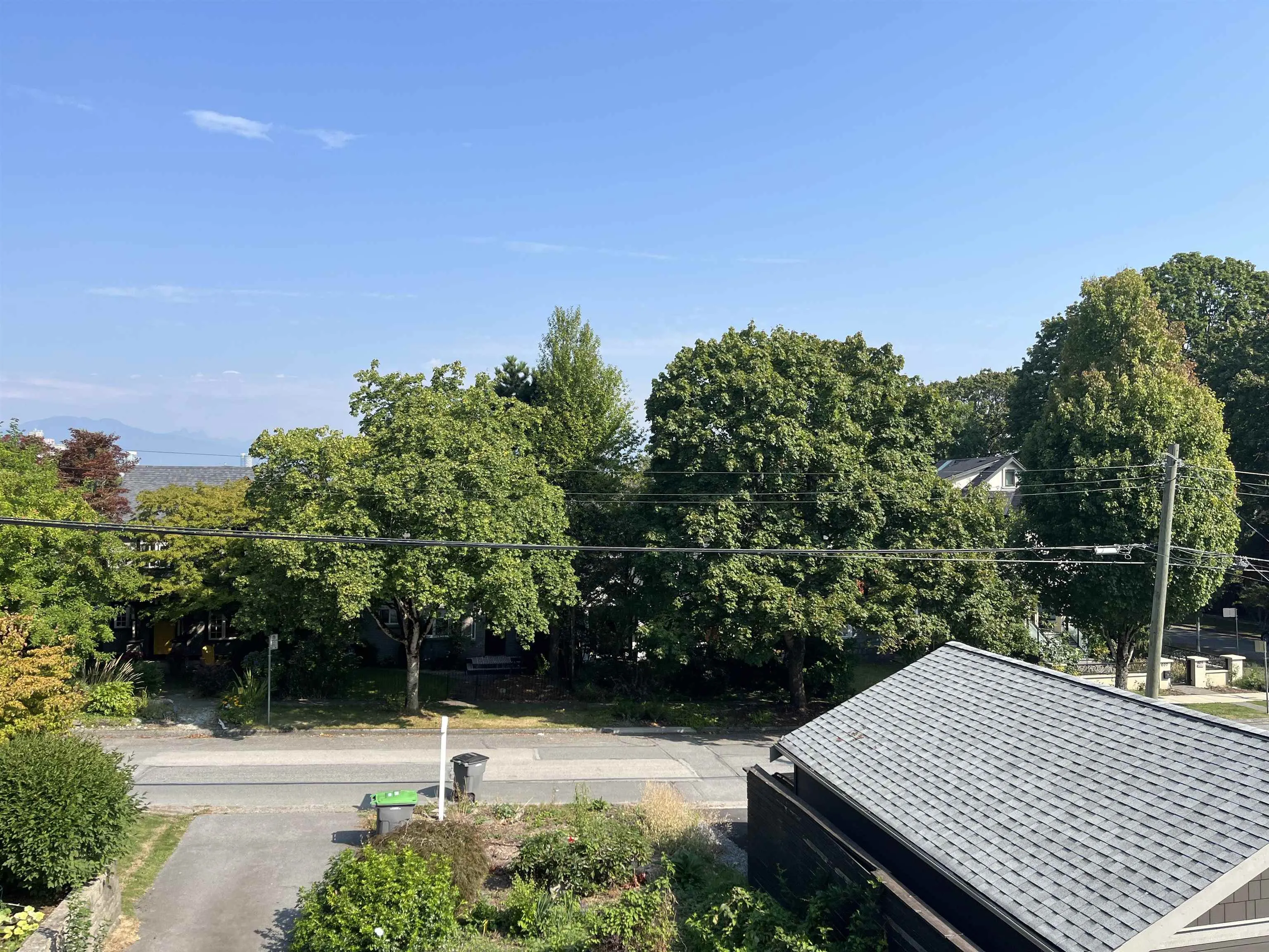 637 W 24th Avenue