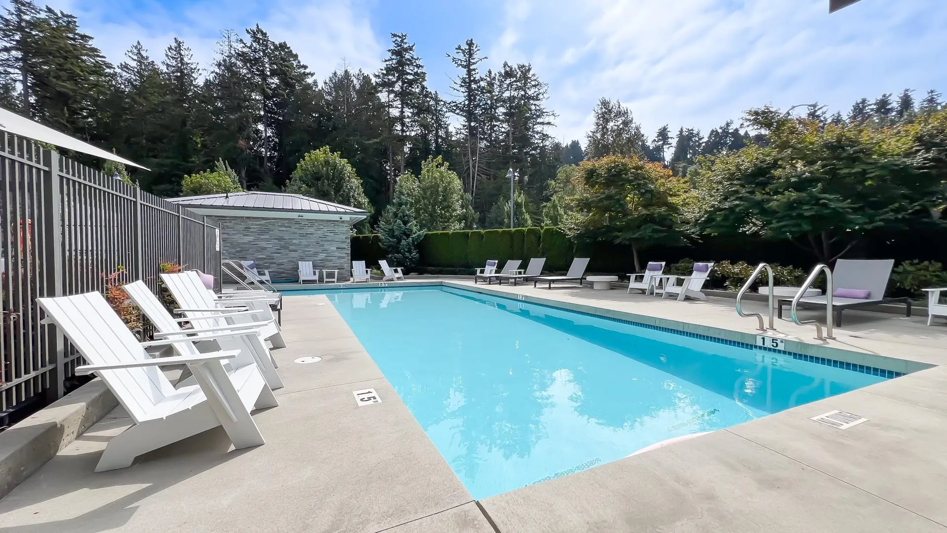 125 4638 Orca Way