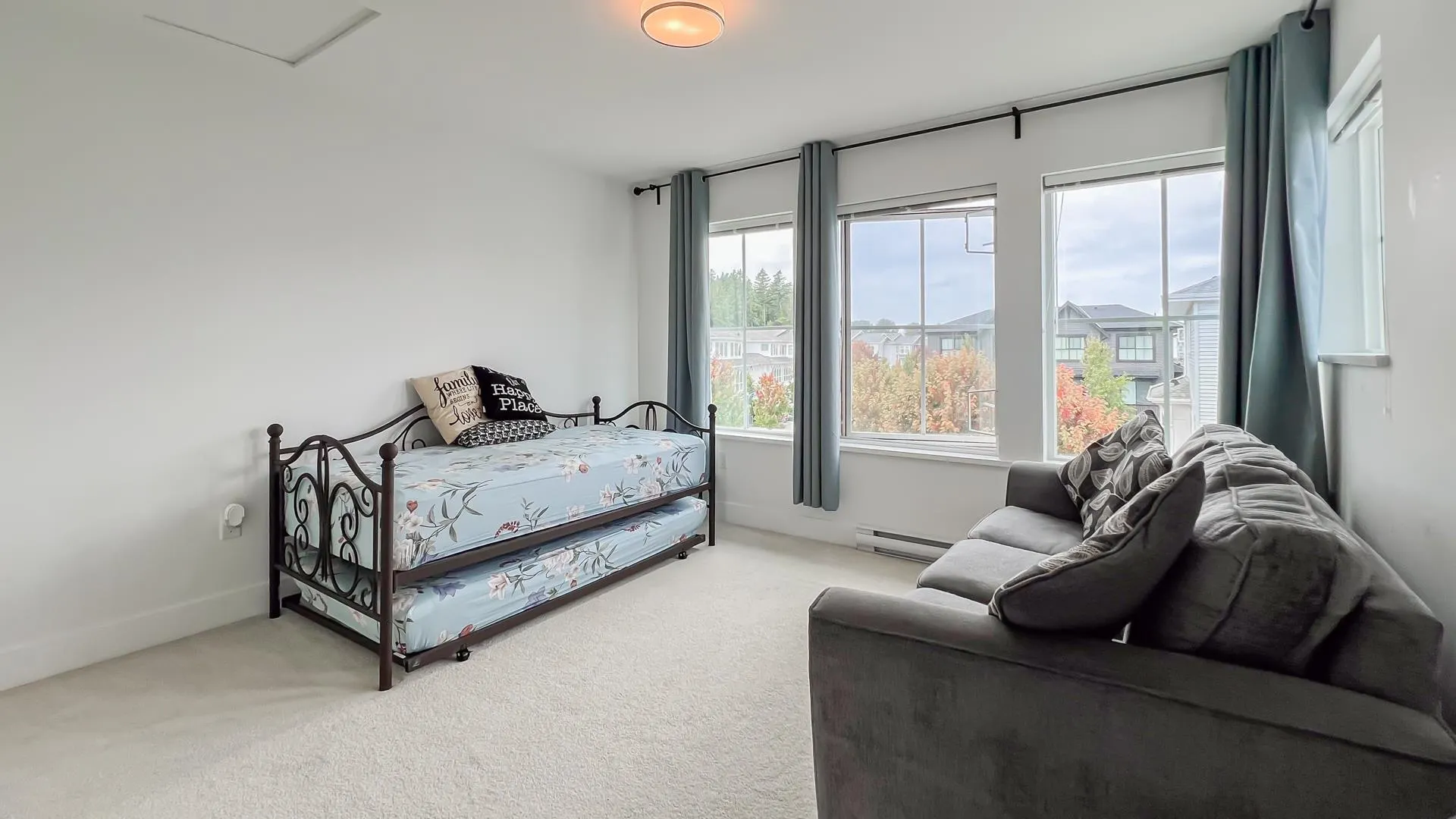 125 4638 Orca Way