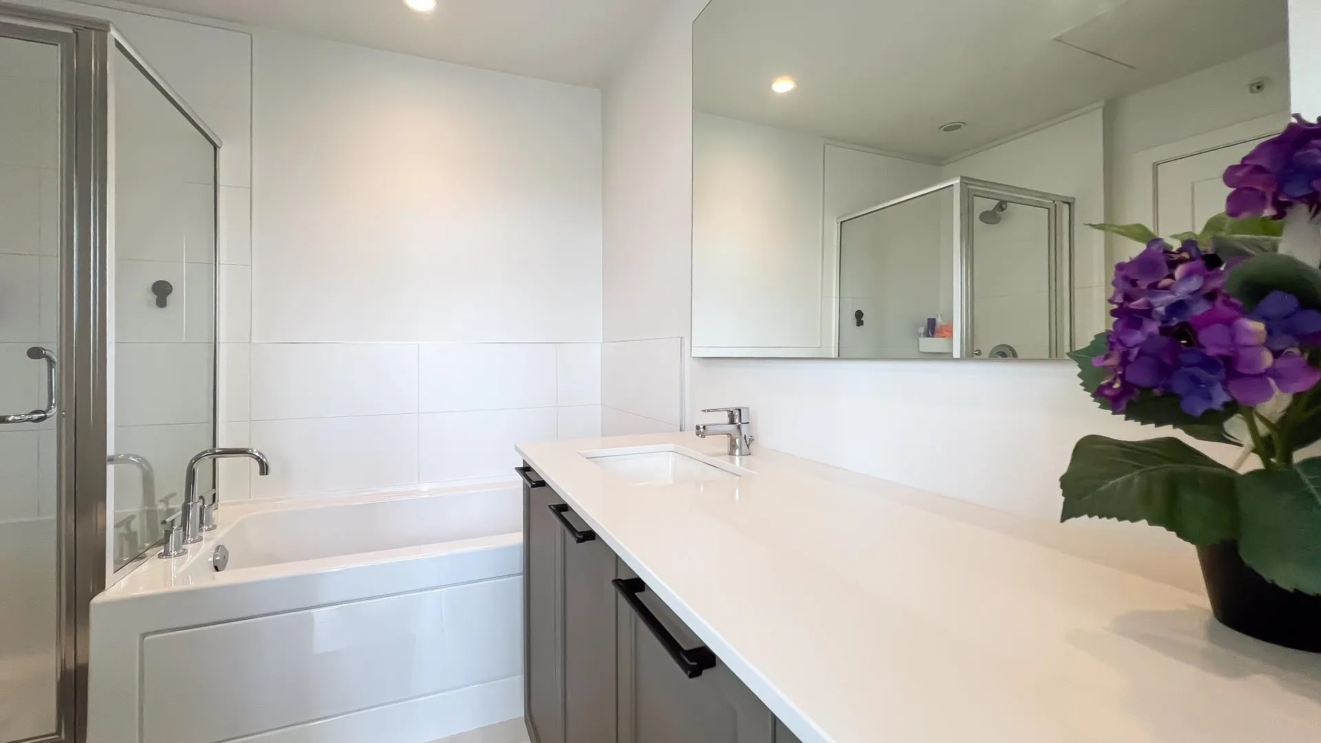 125 4638 Orca Way