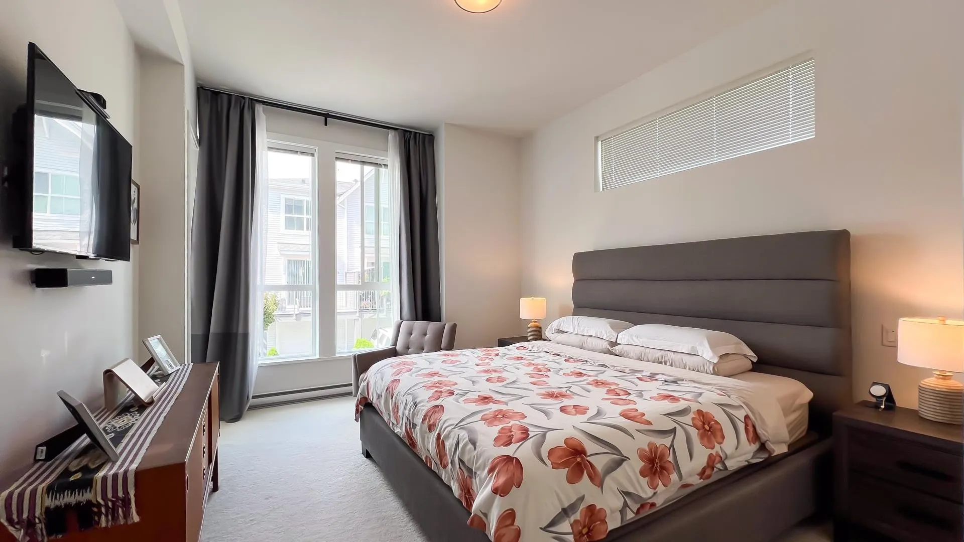 125 4638 Orca Way