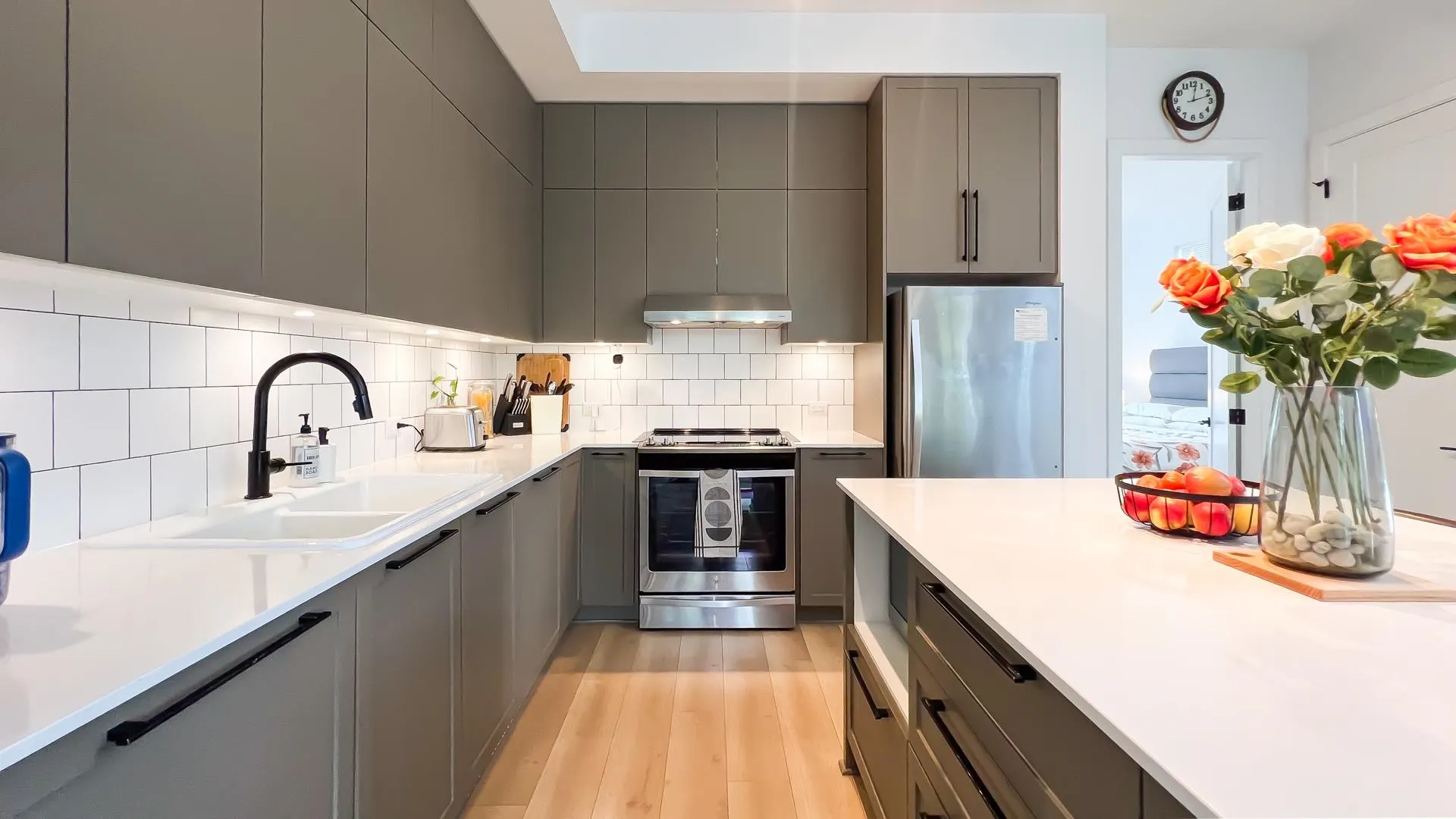 125 4638 Orca Way