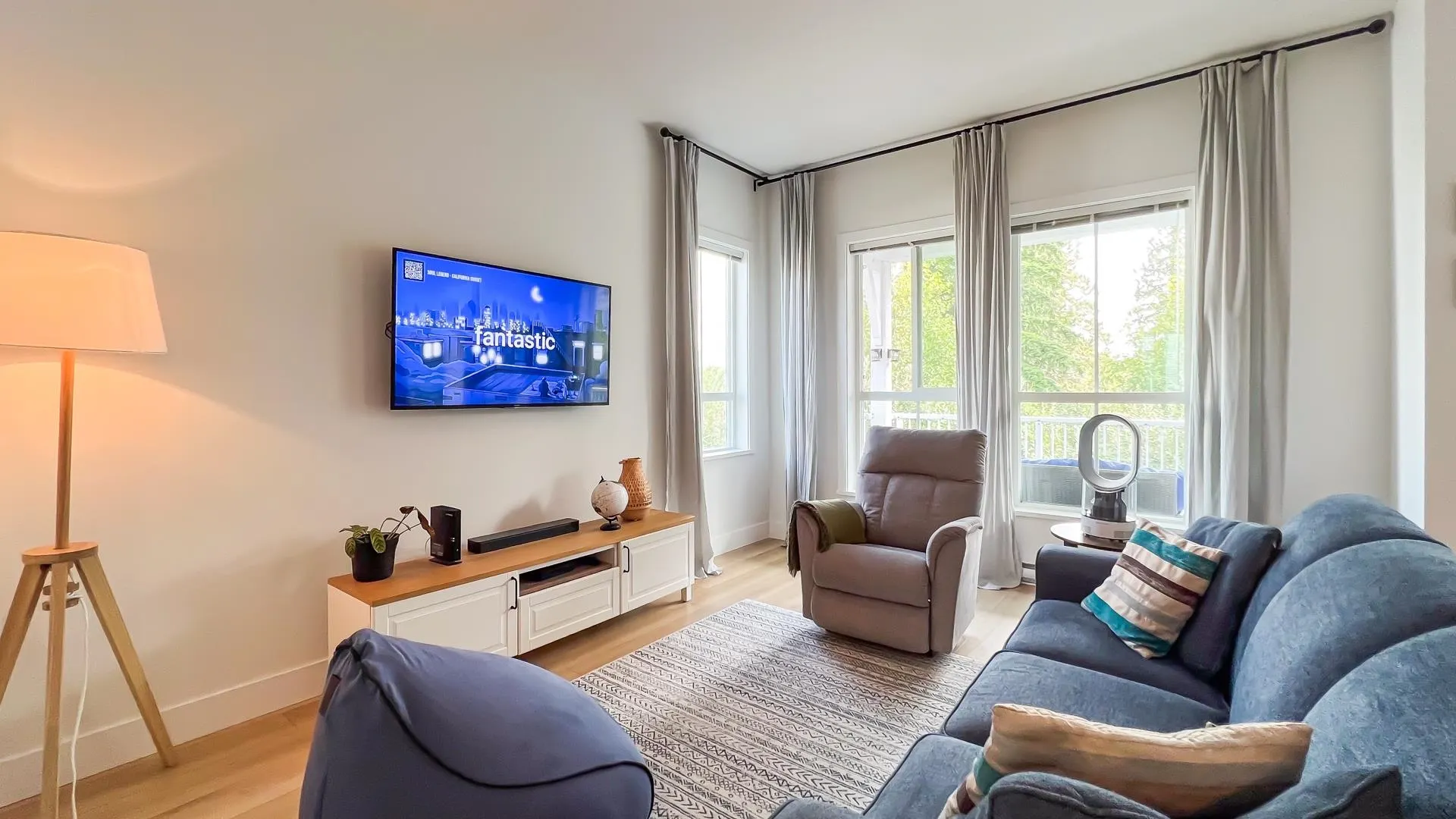 125 4638 Orca Way