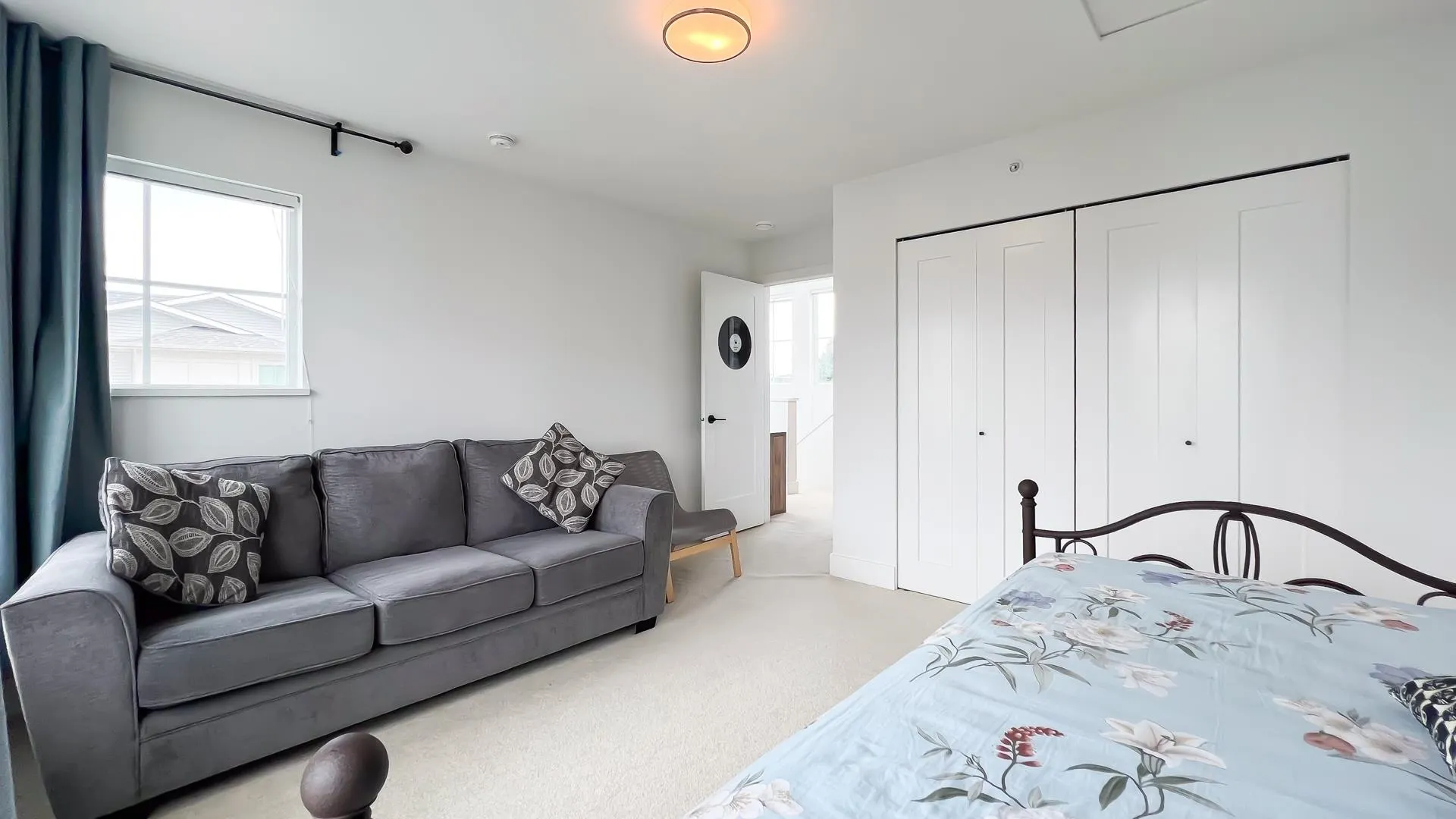 125 4638 Orca Way