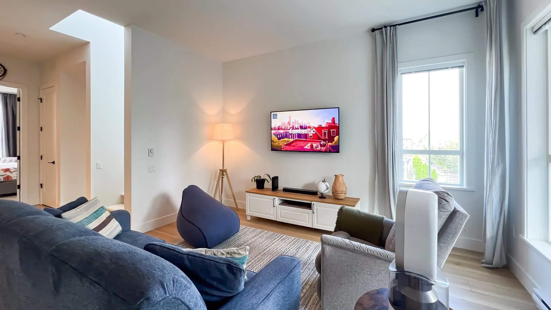 125 4638 Orca Way