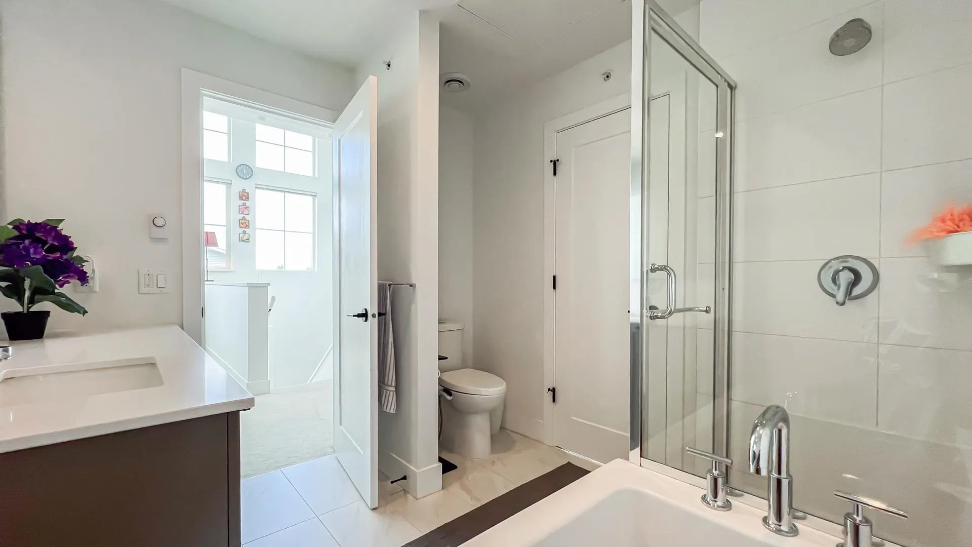 125 4638 Orca Way