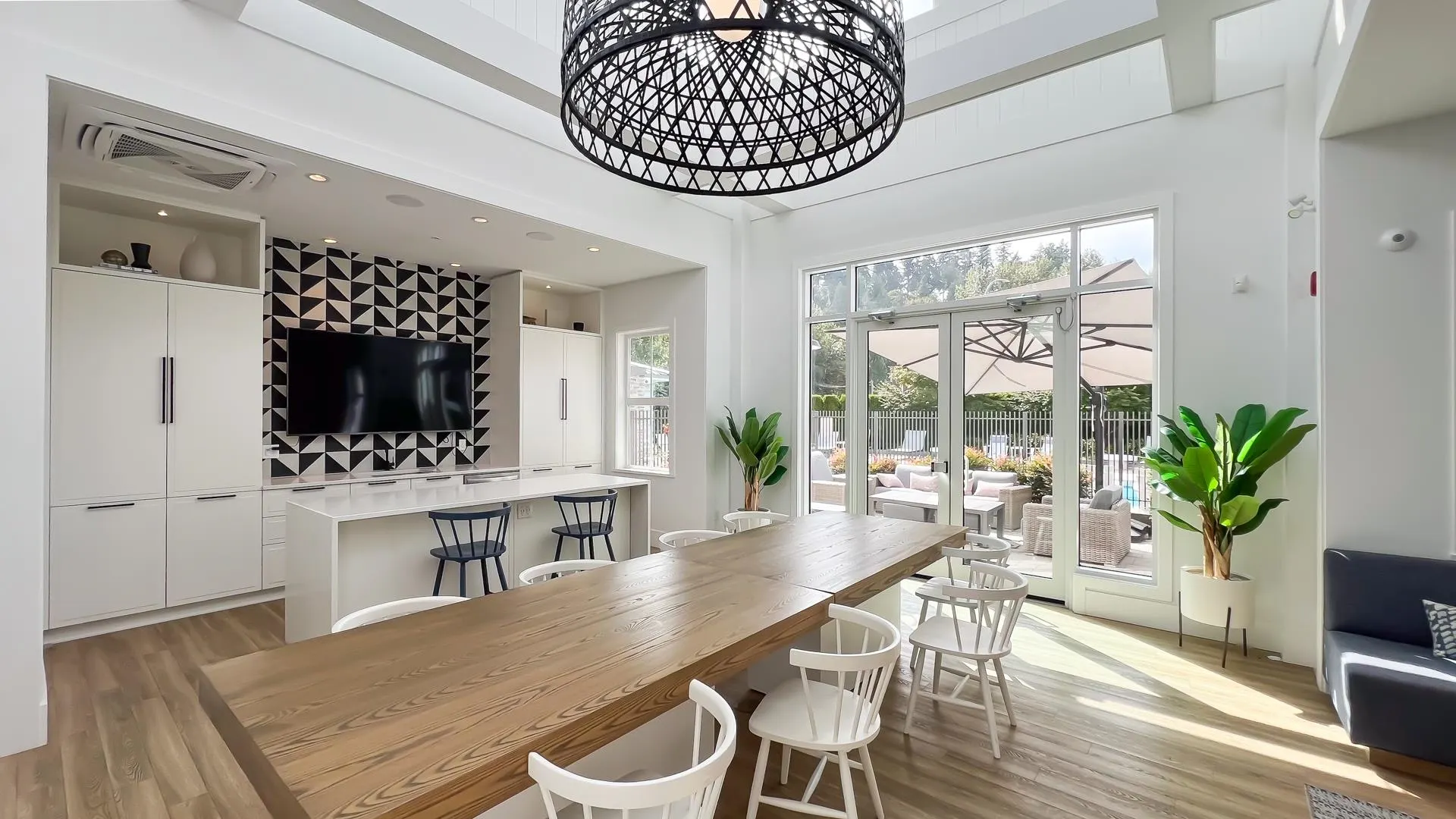 125 4638 Orca Way
