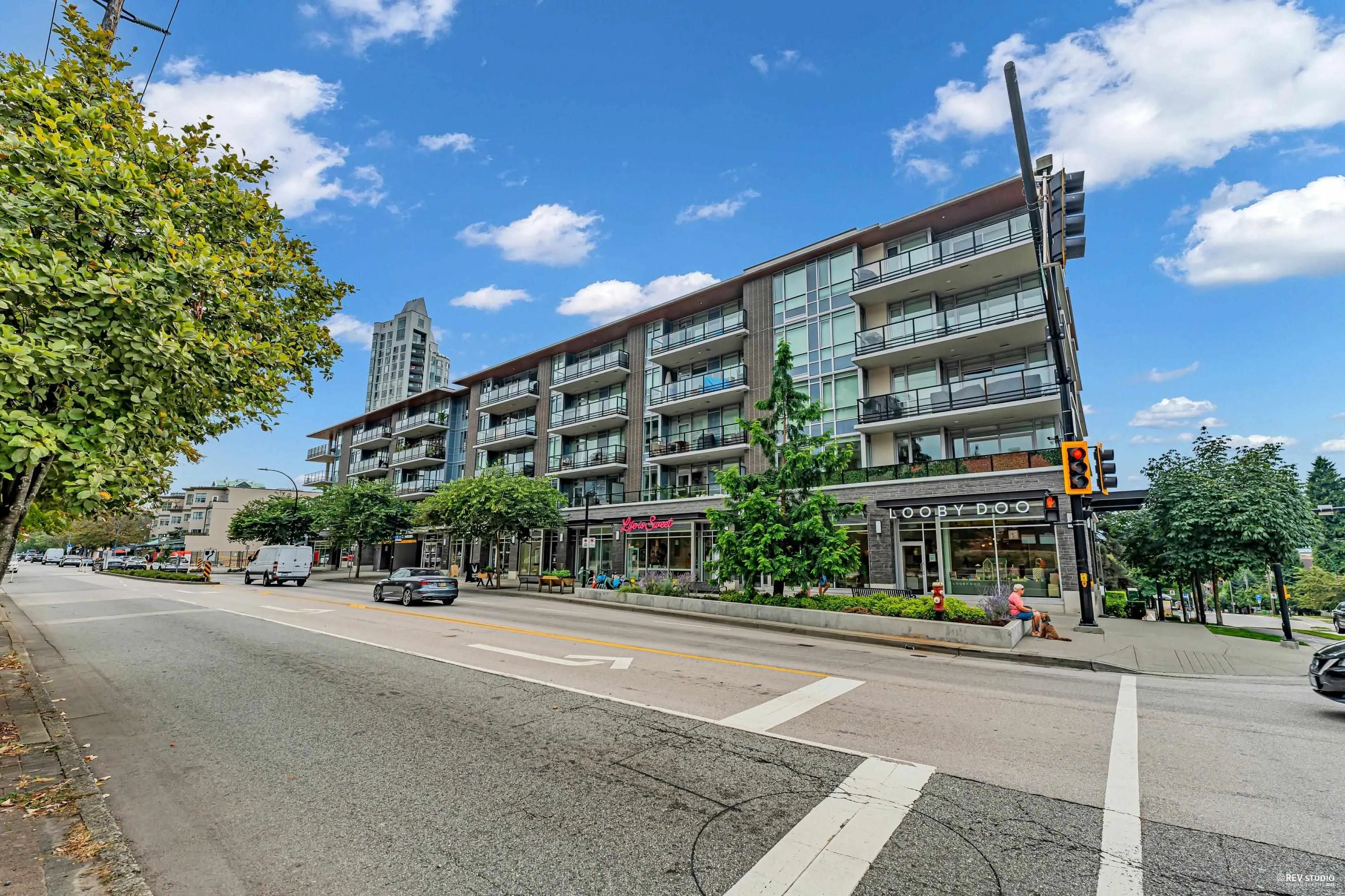 308 177 W 3rd Street