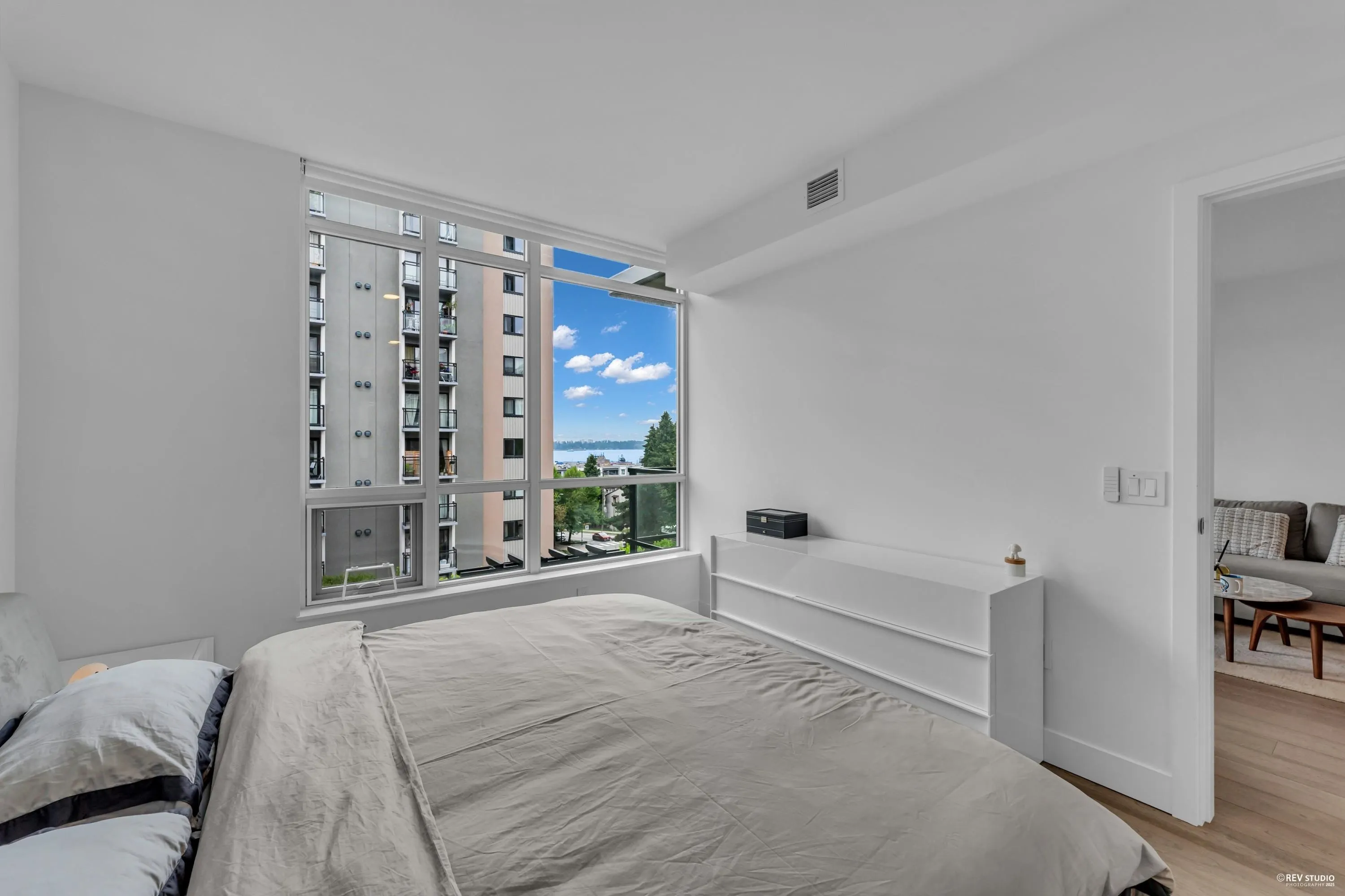 308 177 W 3rd Street