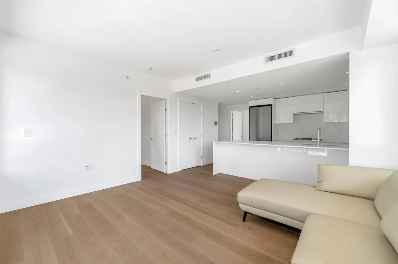 802 5766 Gilbert Road