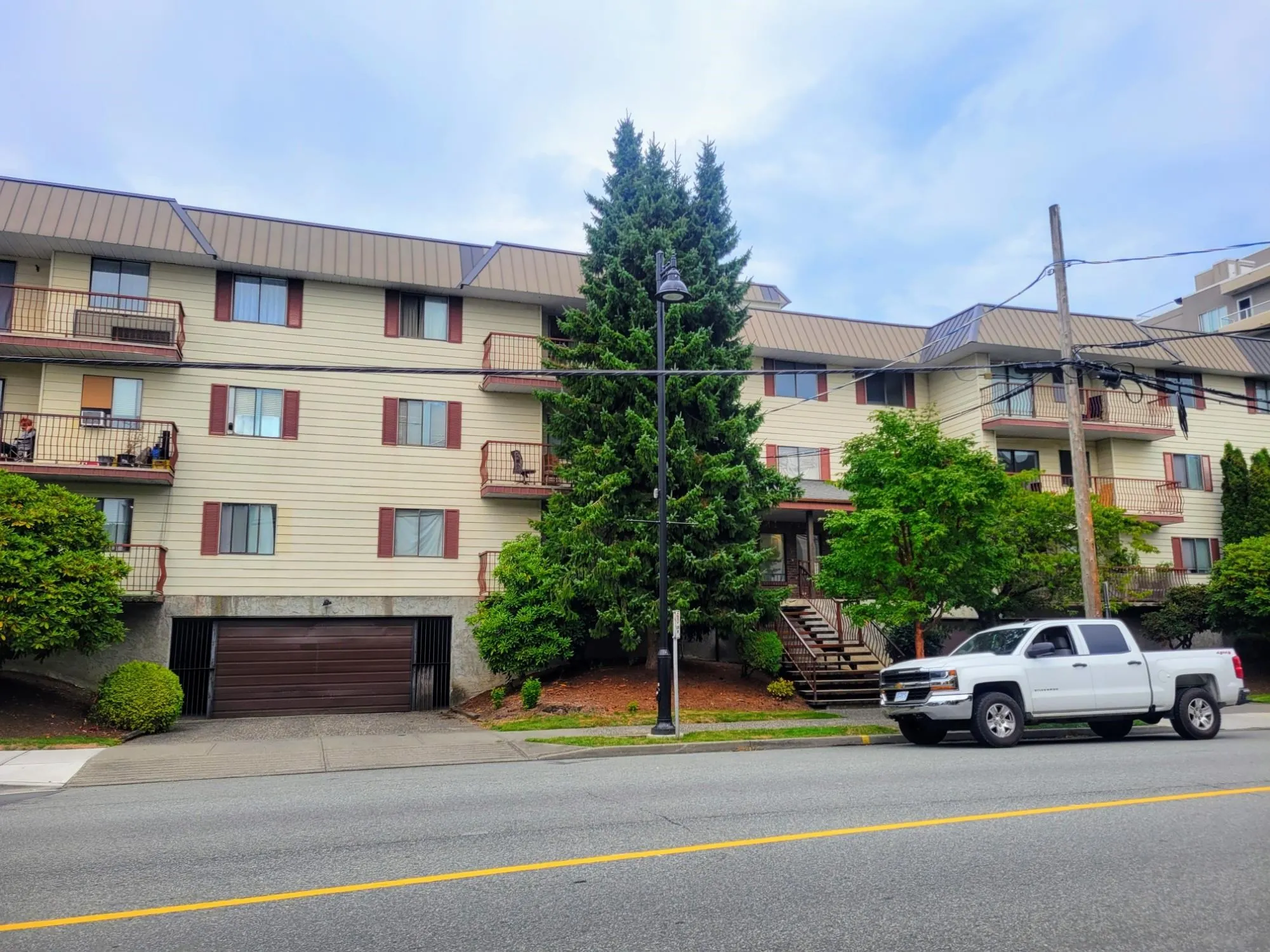 310 45749 Spadina Avenue
