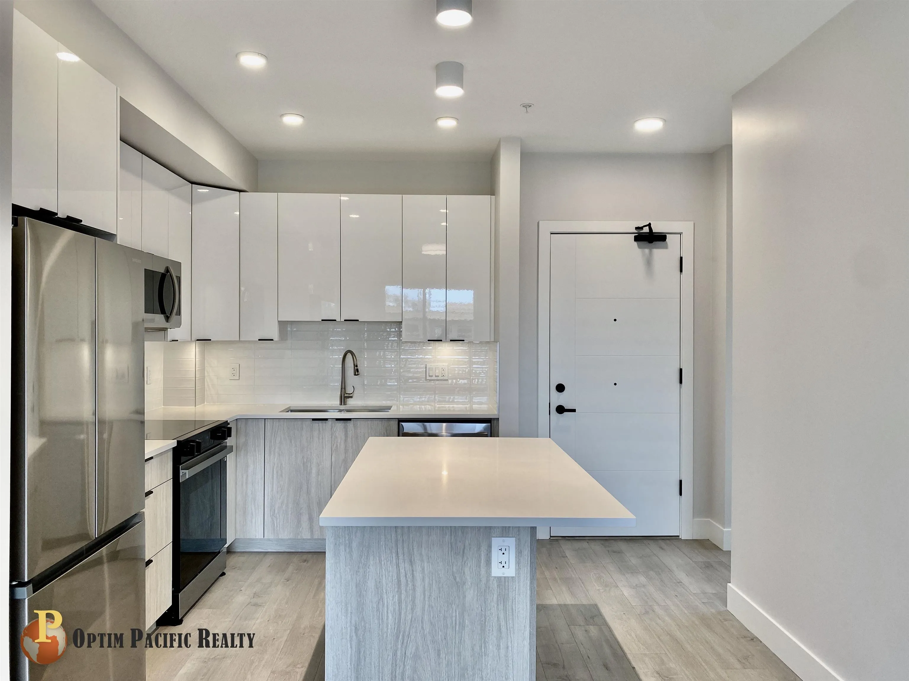 6XX 13458 95 Avenue