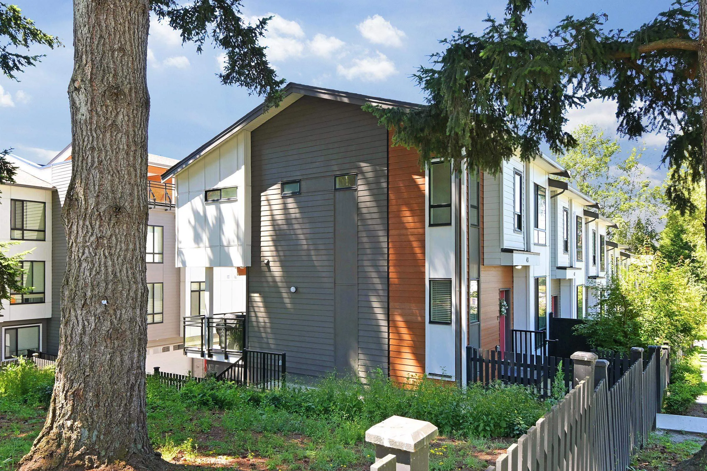 43 16433 19 Avenue