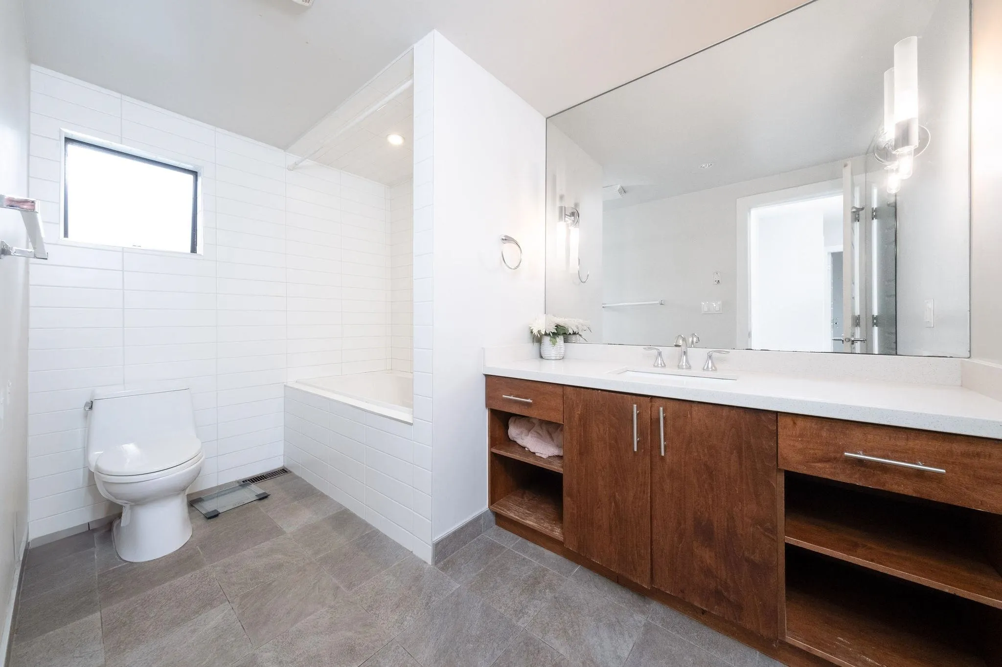 2889 Capilano Road