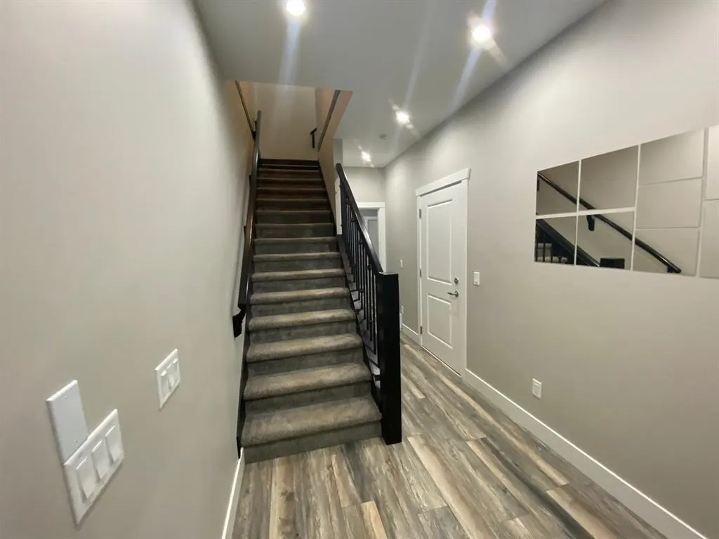 UPPER 9857 Corbould Street