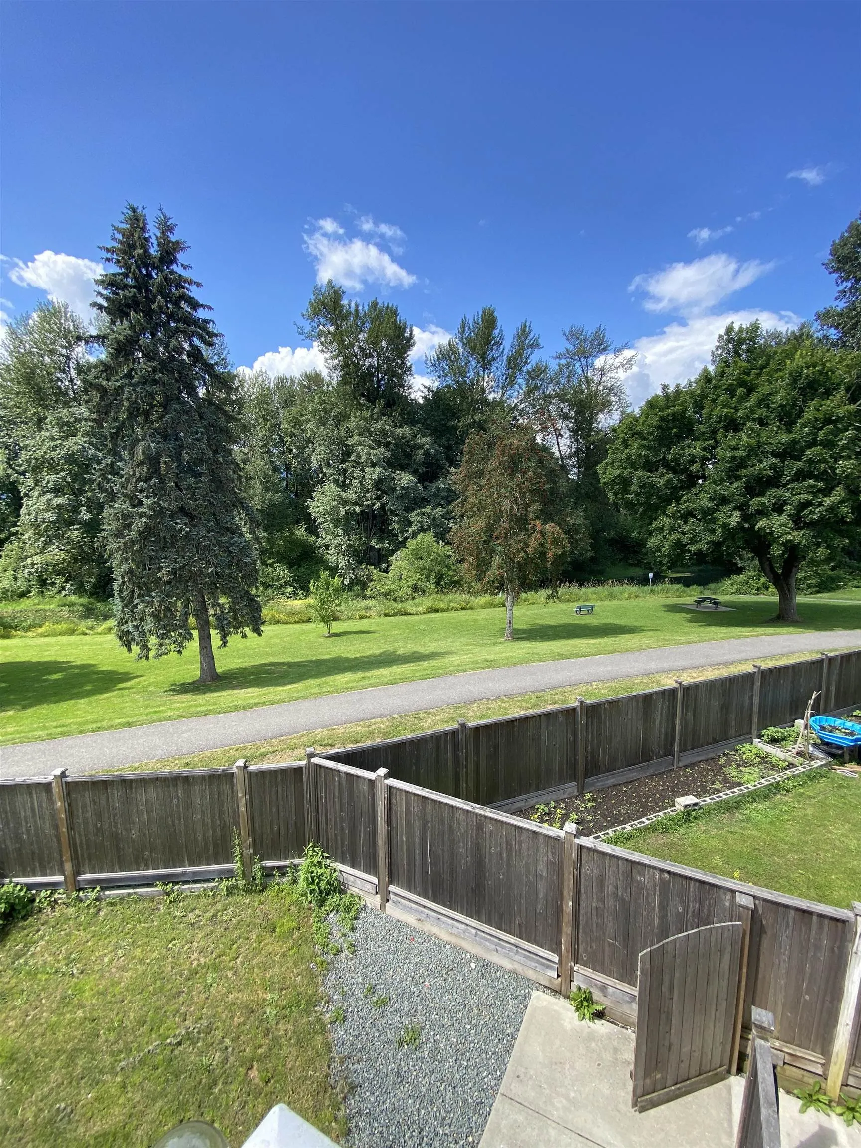 UPPER 9857 Corbould Street