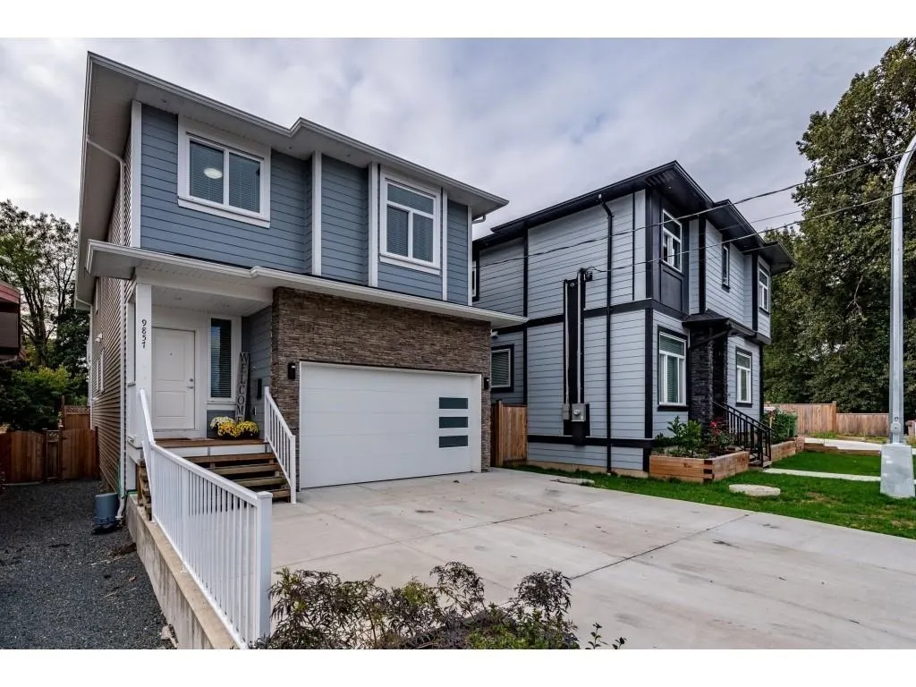UPPER 9857 Corbould Street