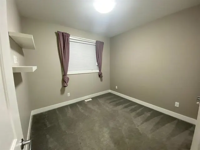 UPPER 9857 Corbould Street
