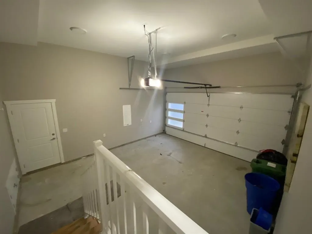 UPPER 9857 Corbould Street