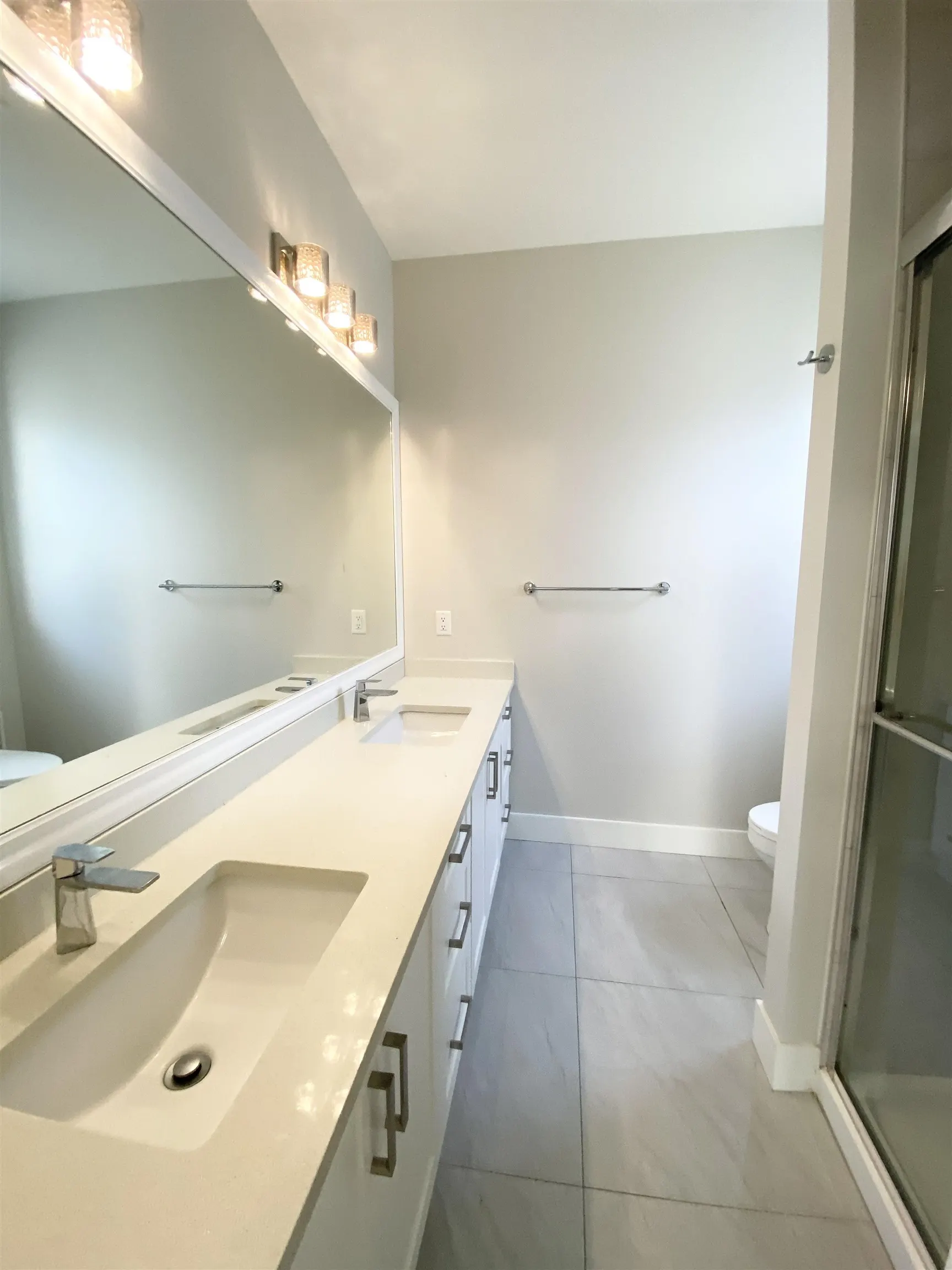 UPPER 9857 Corbould Street