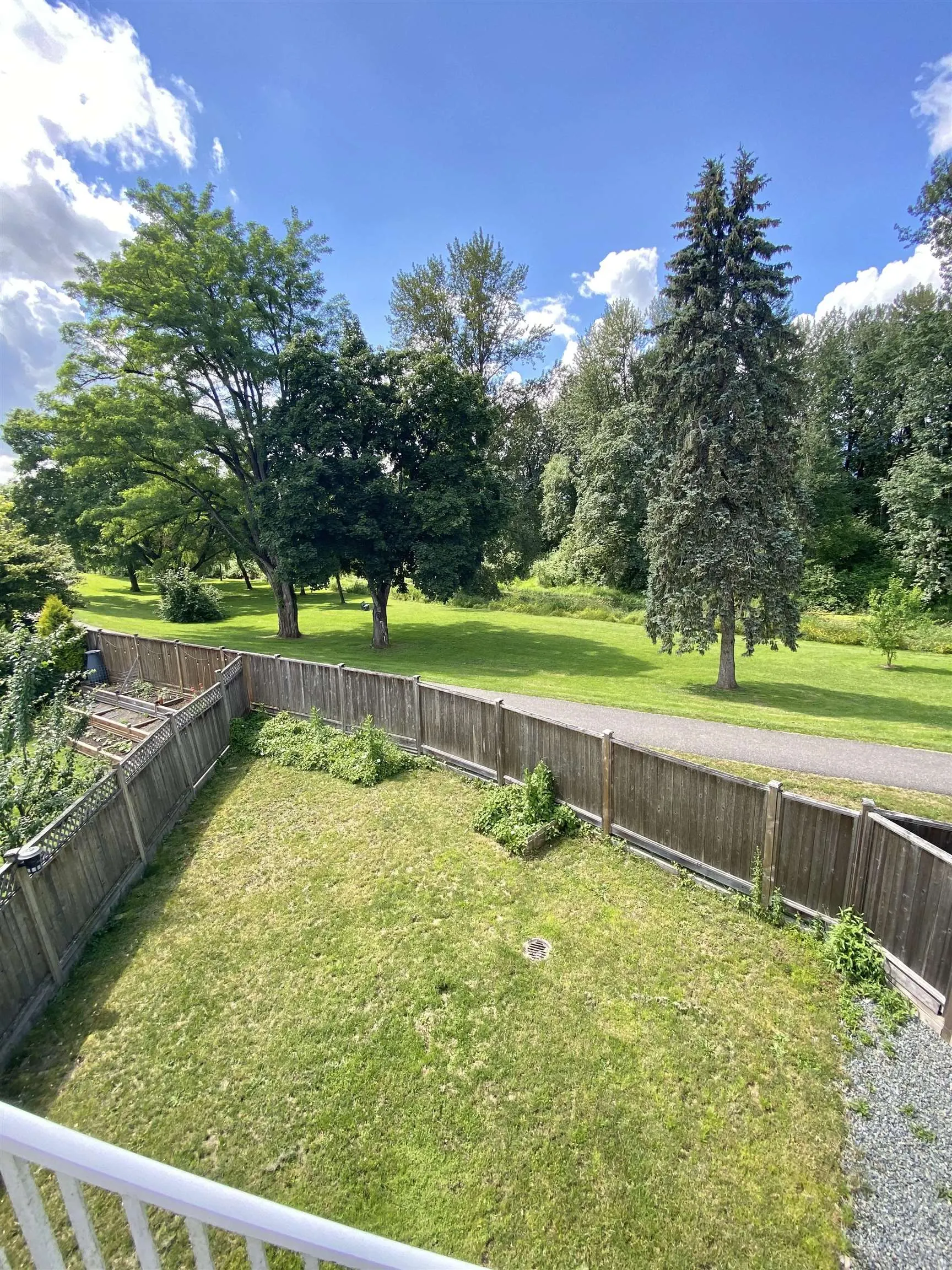UPPER 9857 Corbould Street