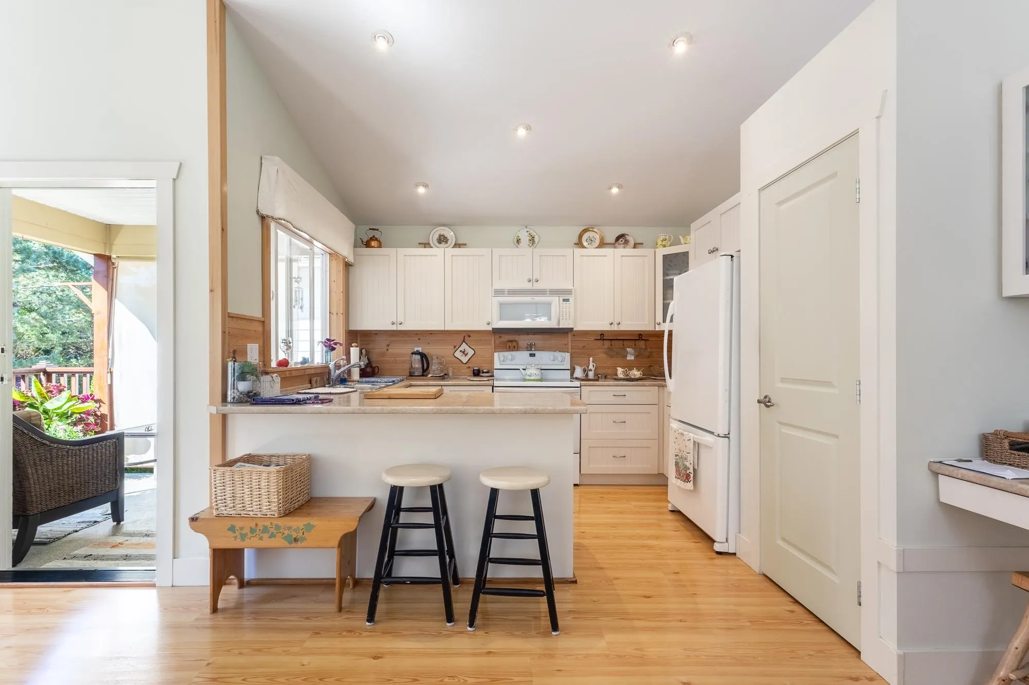 22 12710 Lagoon Road