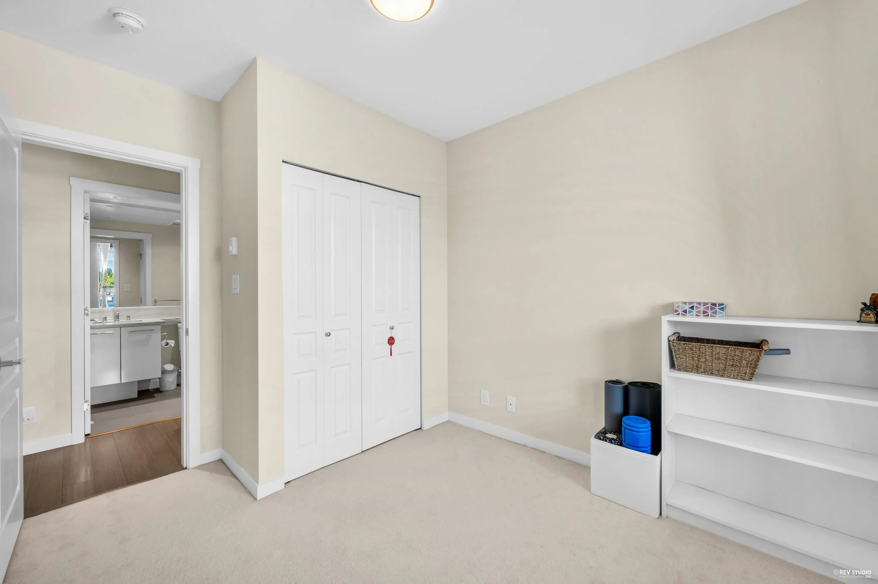 709 3093 Windsor Gate
