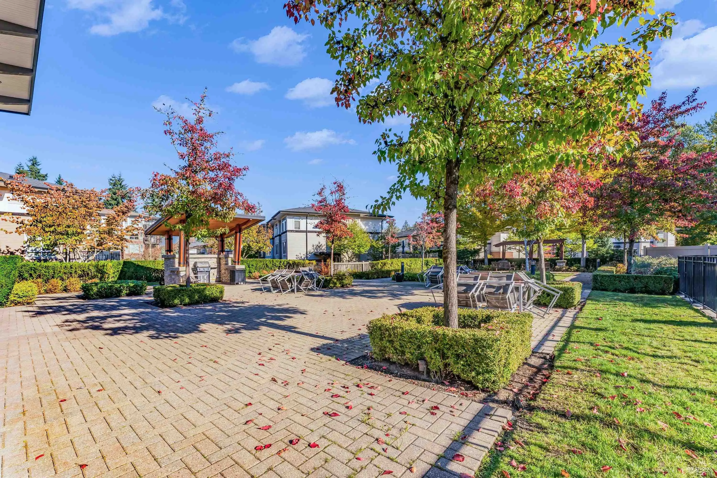 709 3093 Windsor Gate
