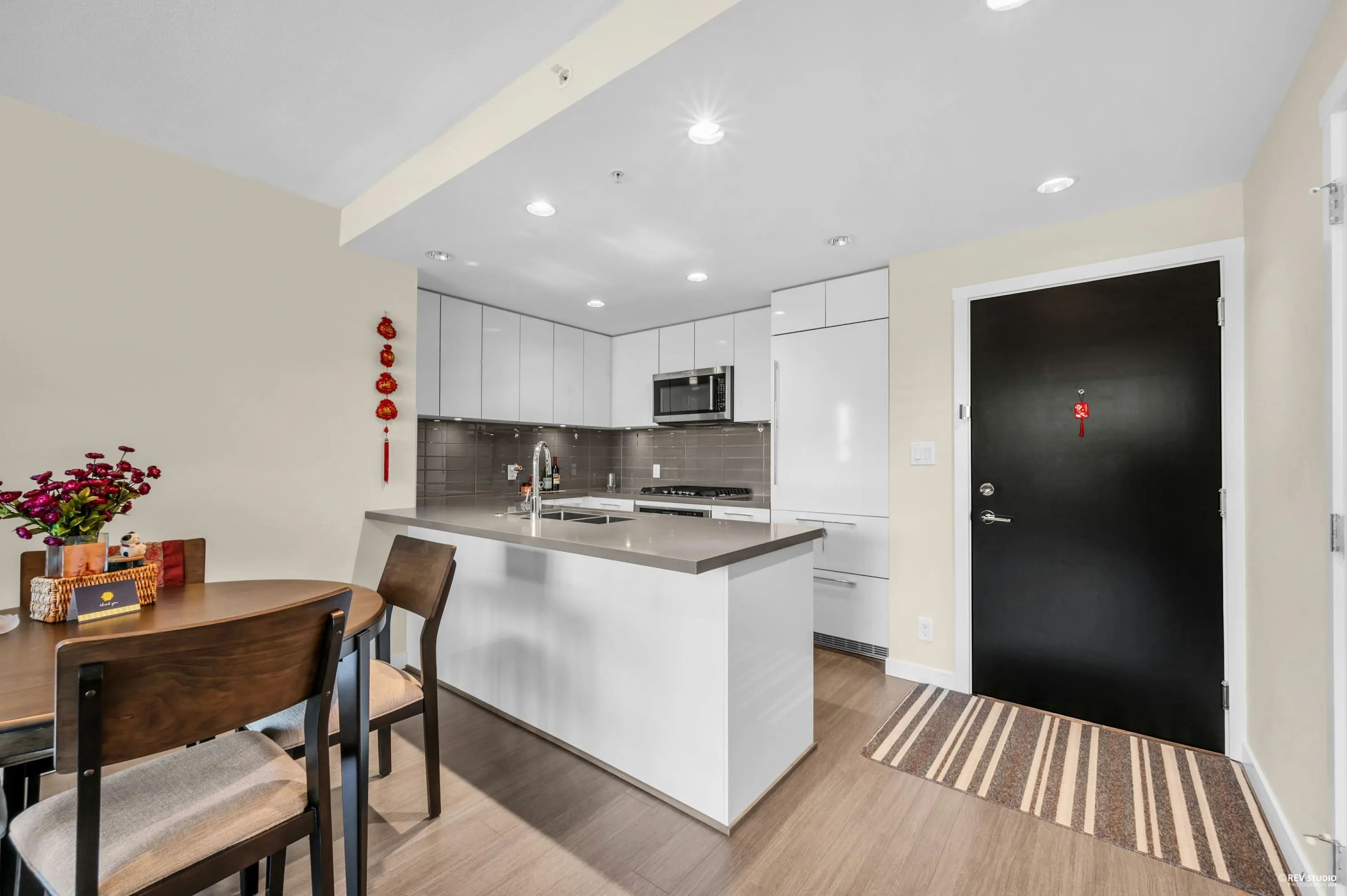 709 3093 Windsor Gate