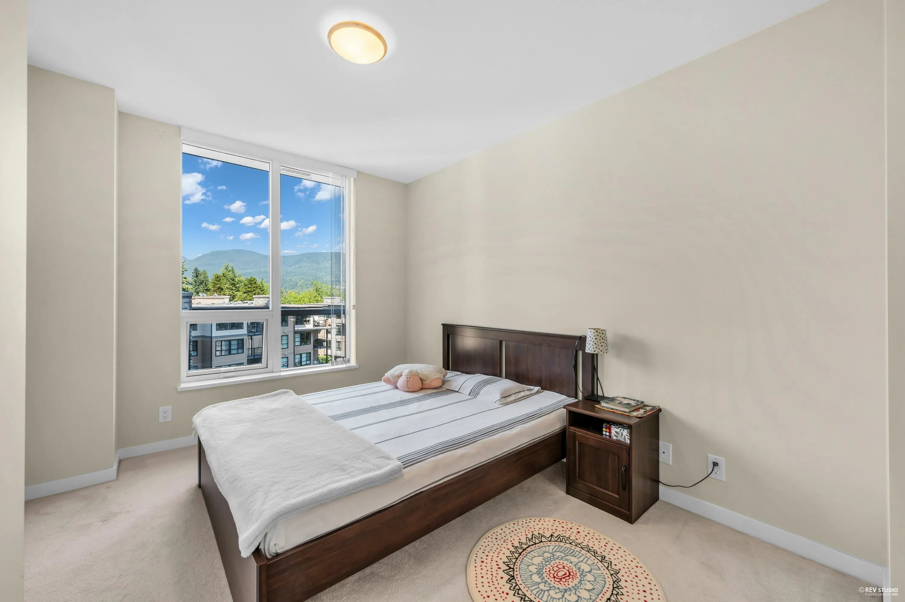 709 3093 Windsor Gate