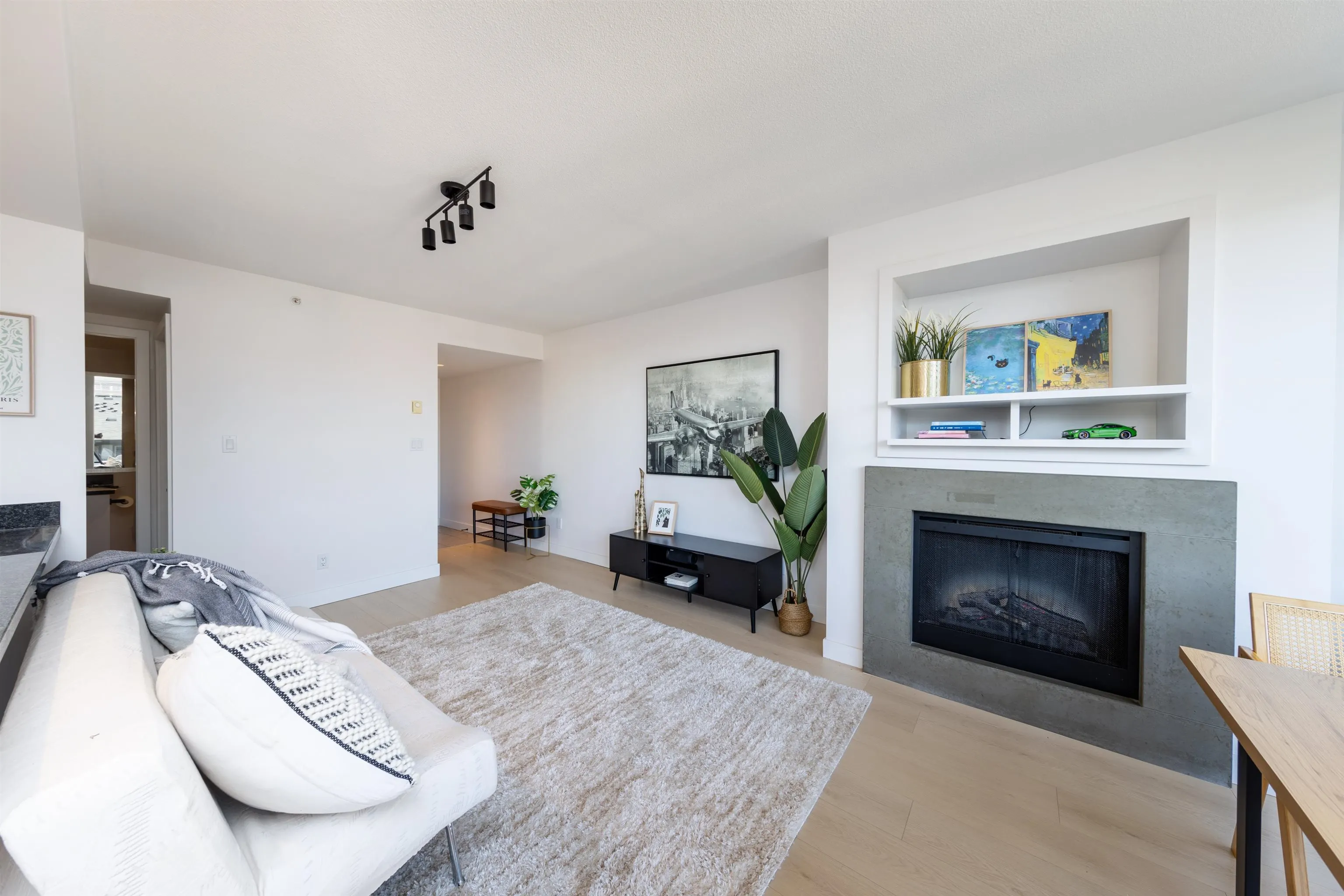 603 9180 Hemlock Drive