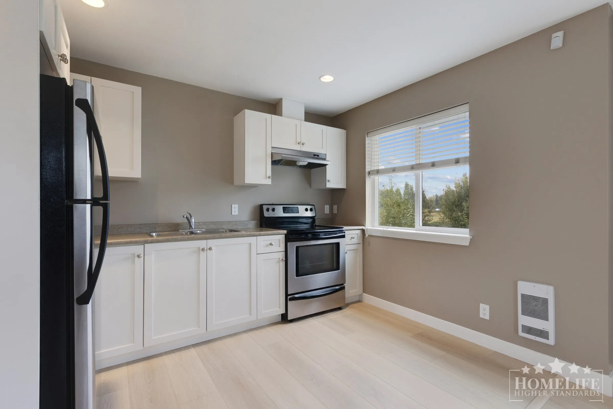 Coach House 18836 67a Avenue