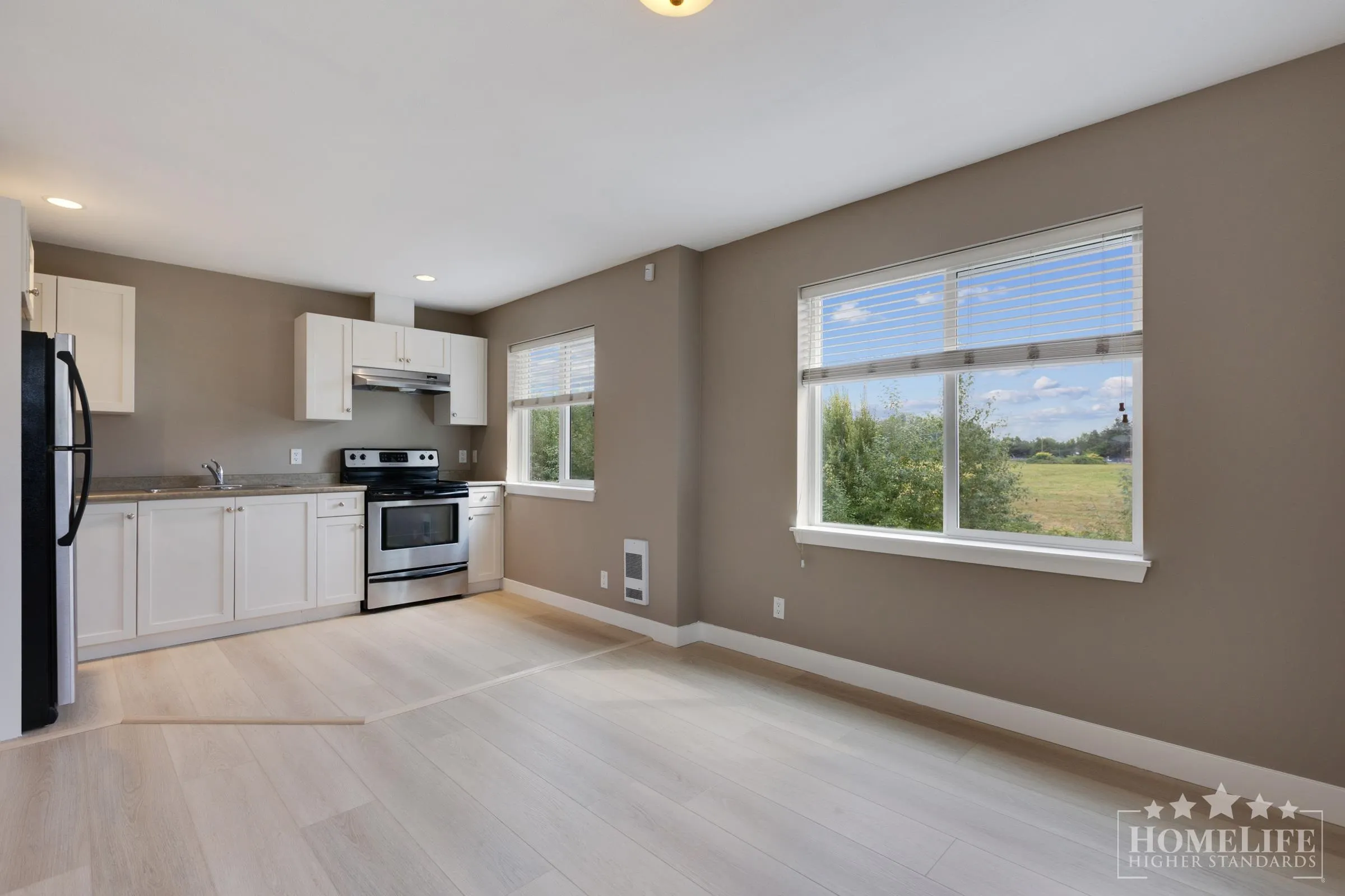 Coach House 18836 67a Avenue