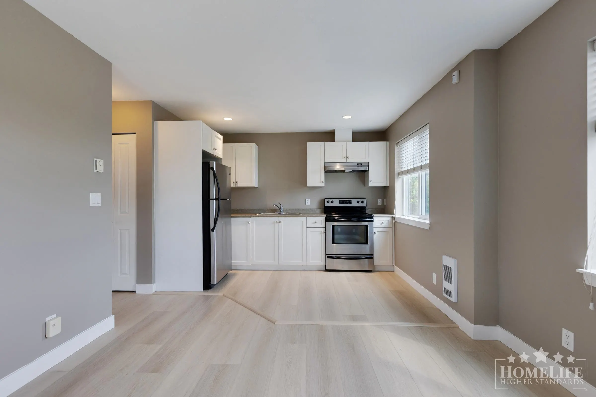 Coach House 18836 67a Avenue