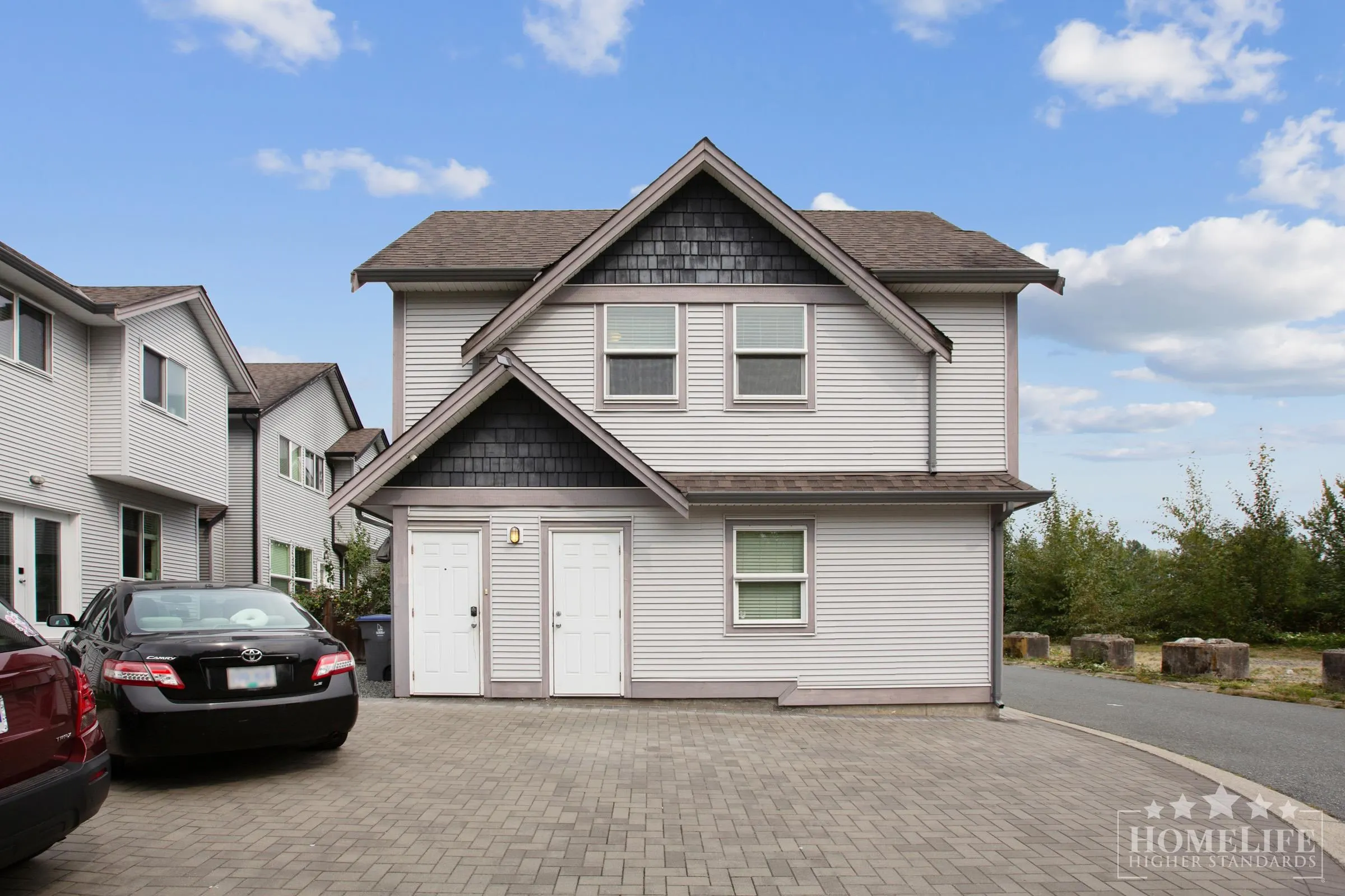Coach House 18836 67a Avenue