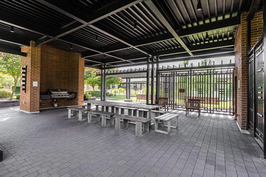 803 3100 Windsor Gate