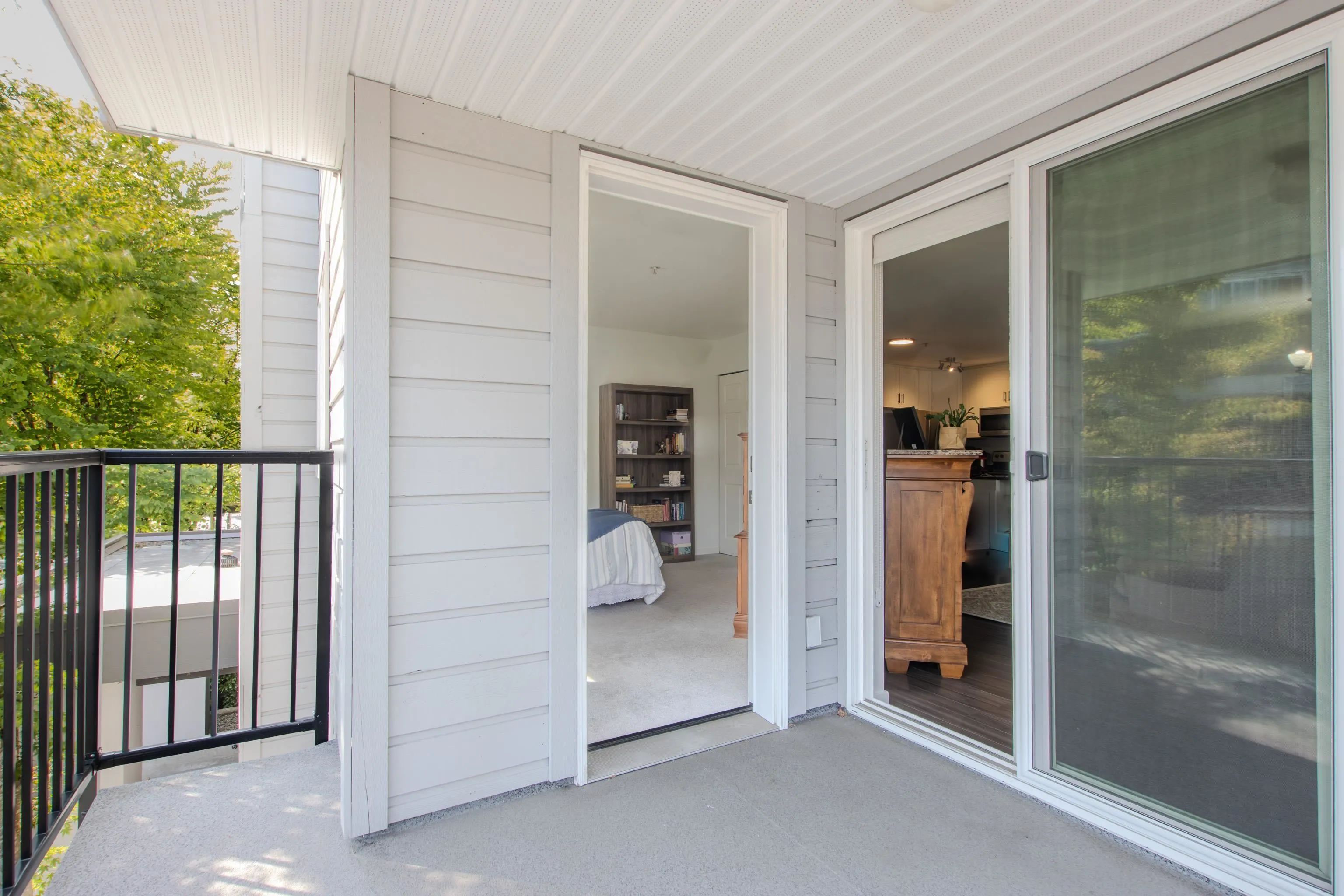 C211 40140 Willow Crescent