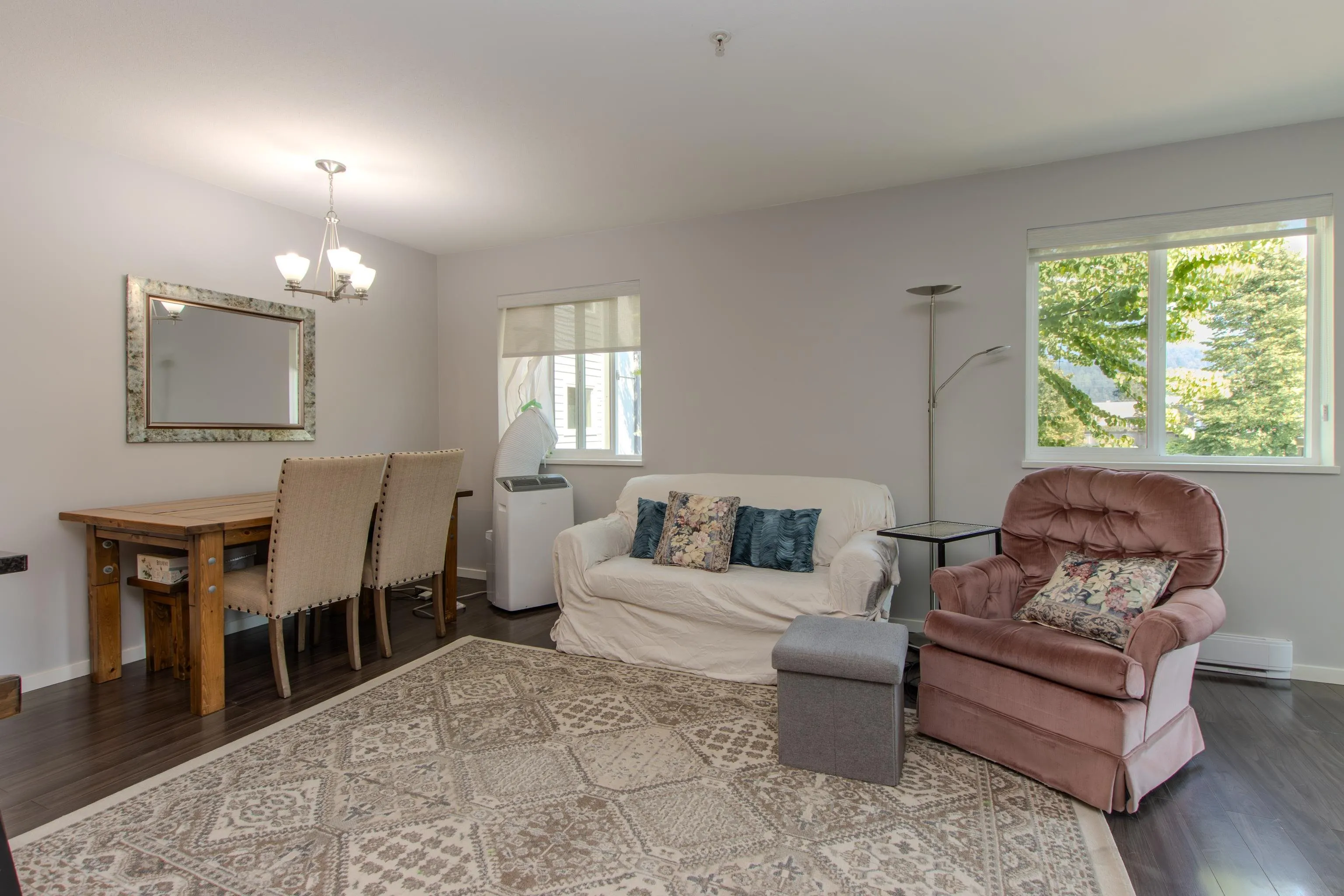 C211 40140 Willow Crescent