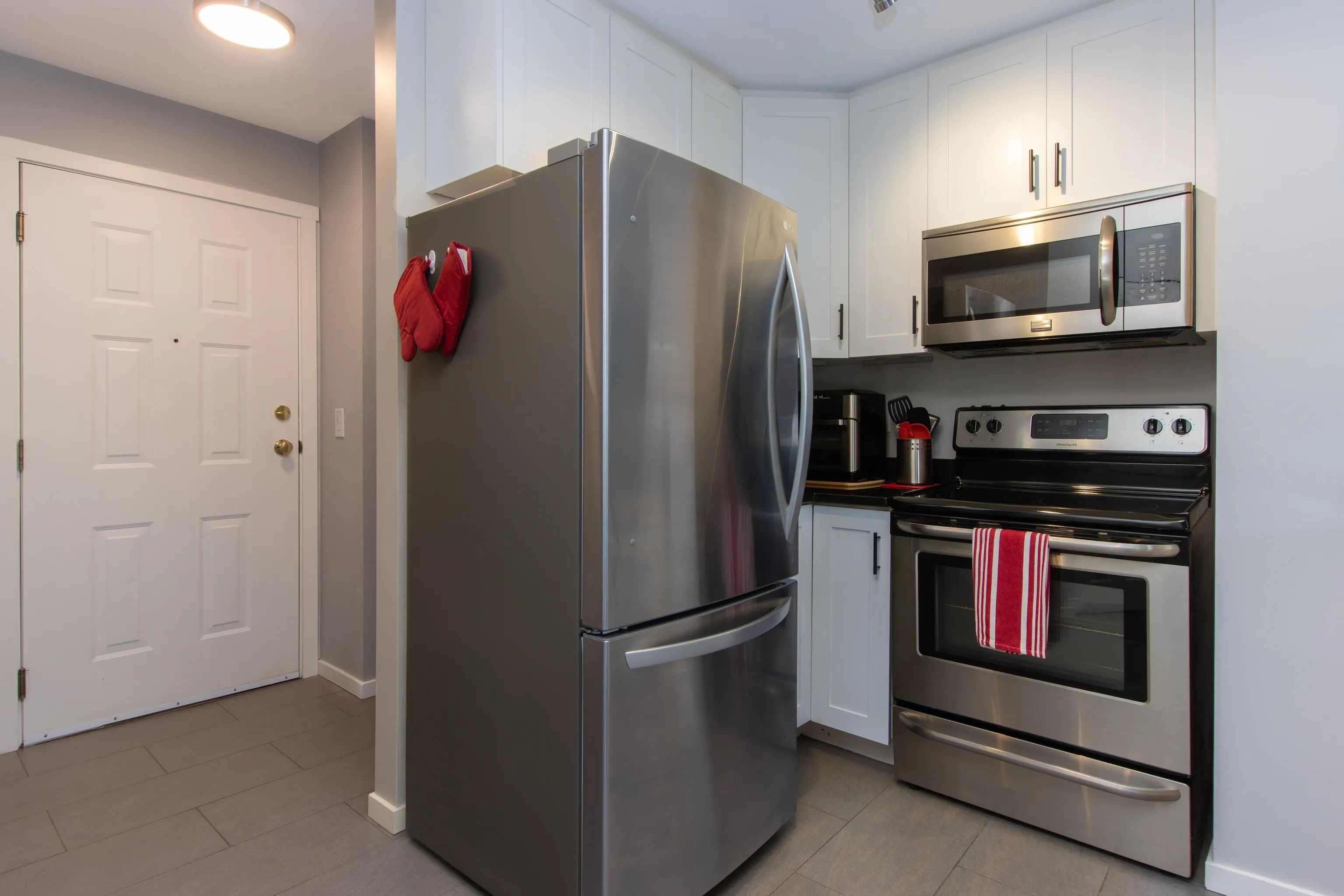 C211 40140 Willow Crescent