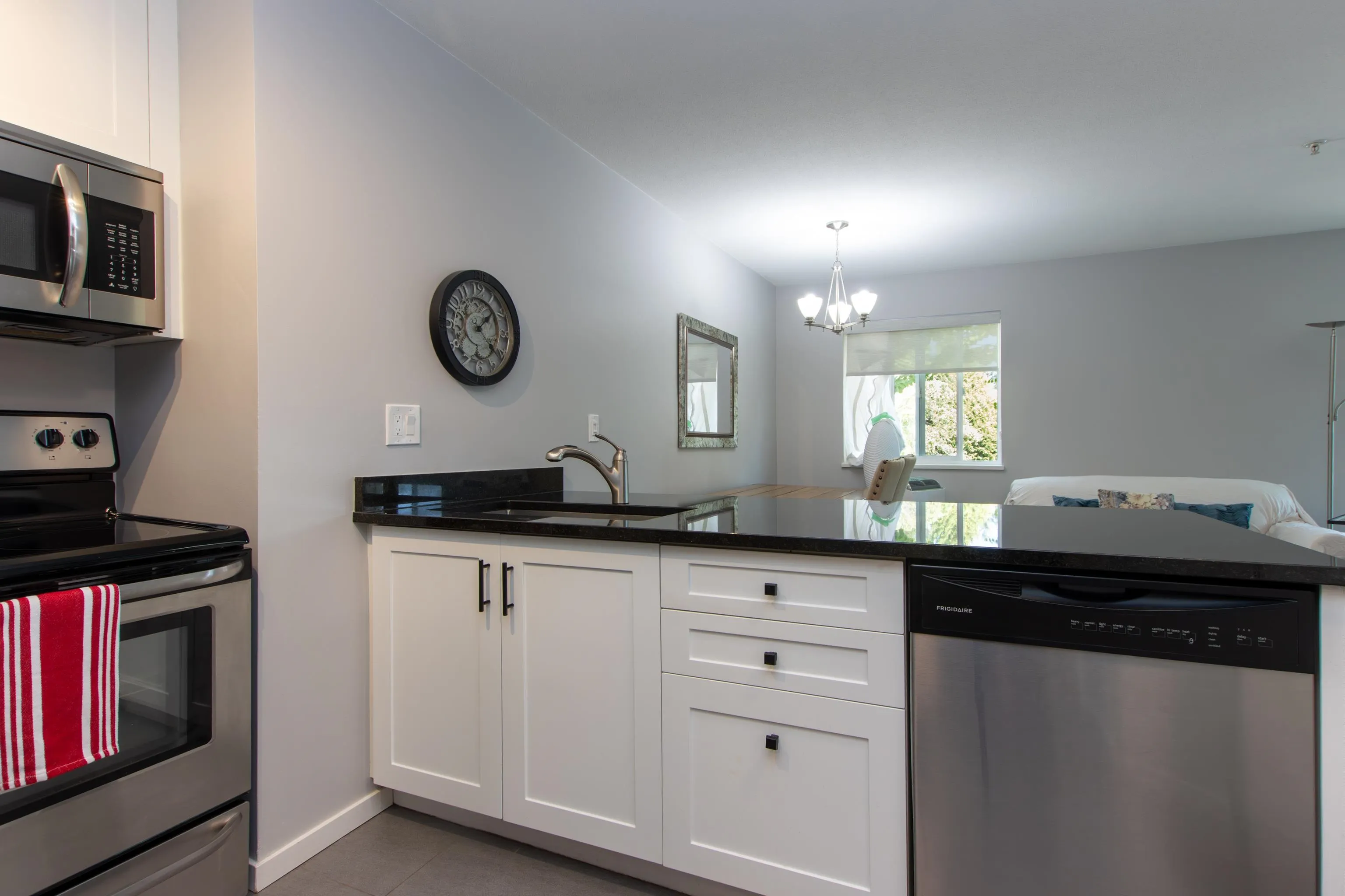 C211 40140 Willow Crescent
